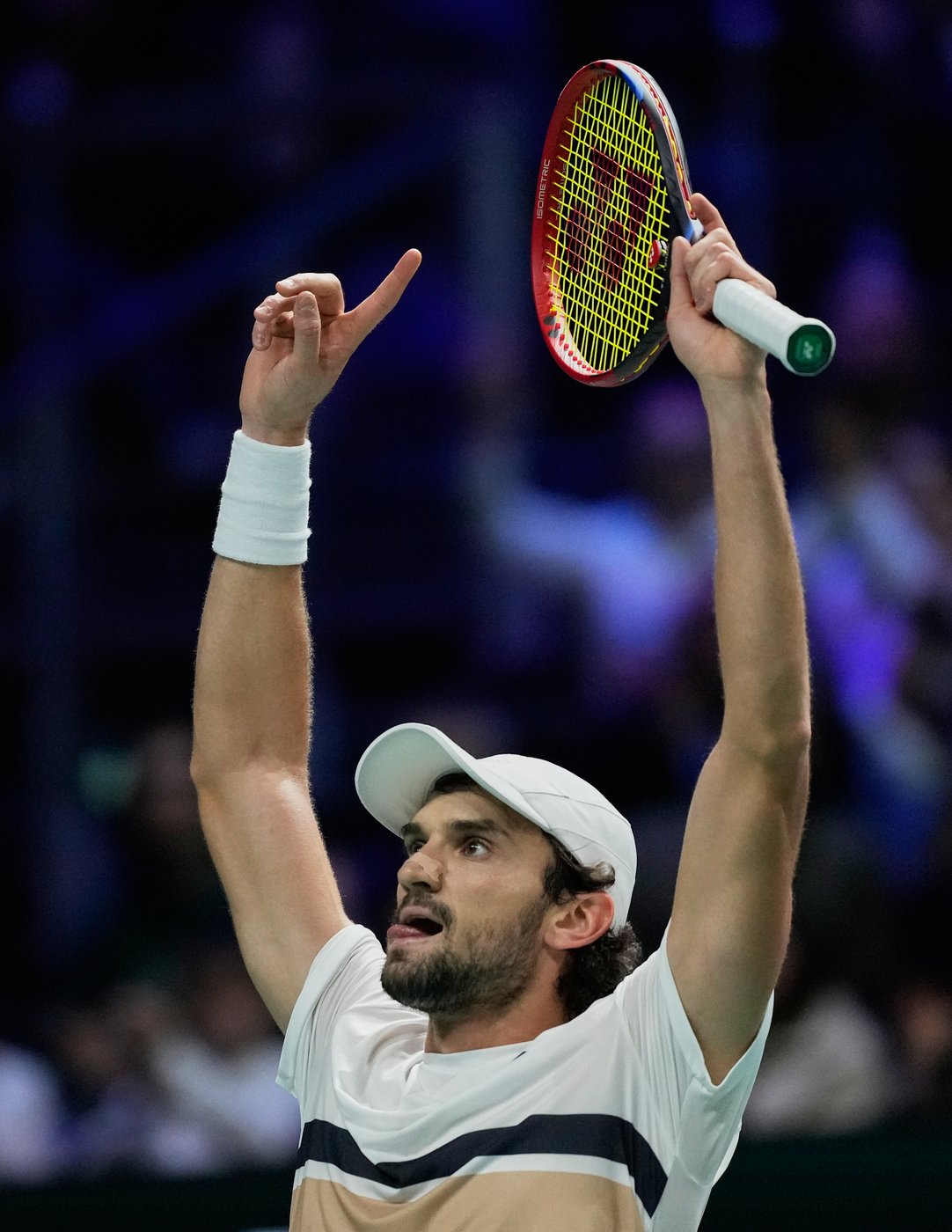 Sinner reaches Paris Masters quarterfinals and stays on course for No. 1 ranking, Zverev wins | iNFOnews.ca