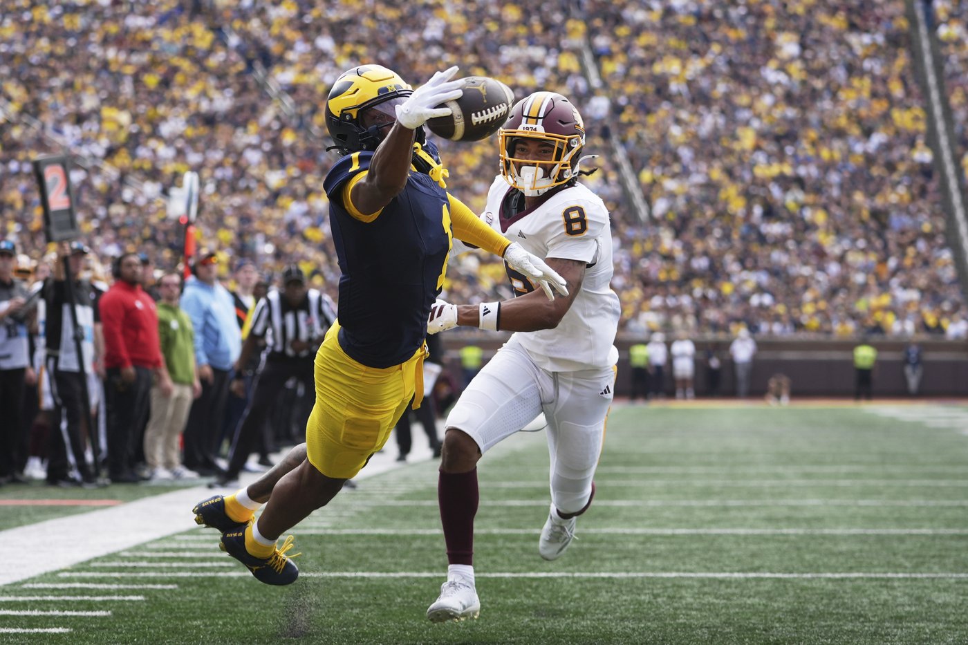 Bryce Underwood and No. 23 Michigan bounce back, beating Central Michigan 63-3 after Oklahoma loss | iNFOnews.ca