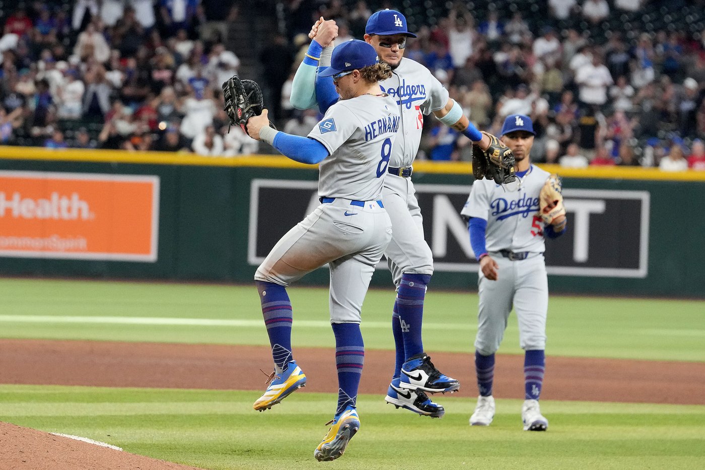 Clayton Kershaw and Dodgers celebrate 12th NL West title in last 13 seasons | iNFOnews.ca
