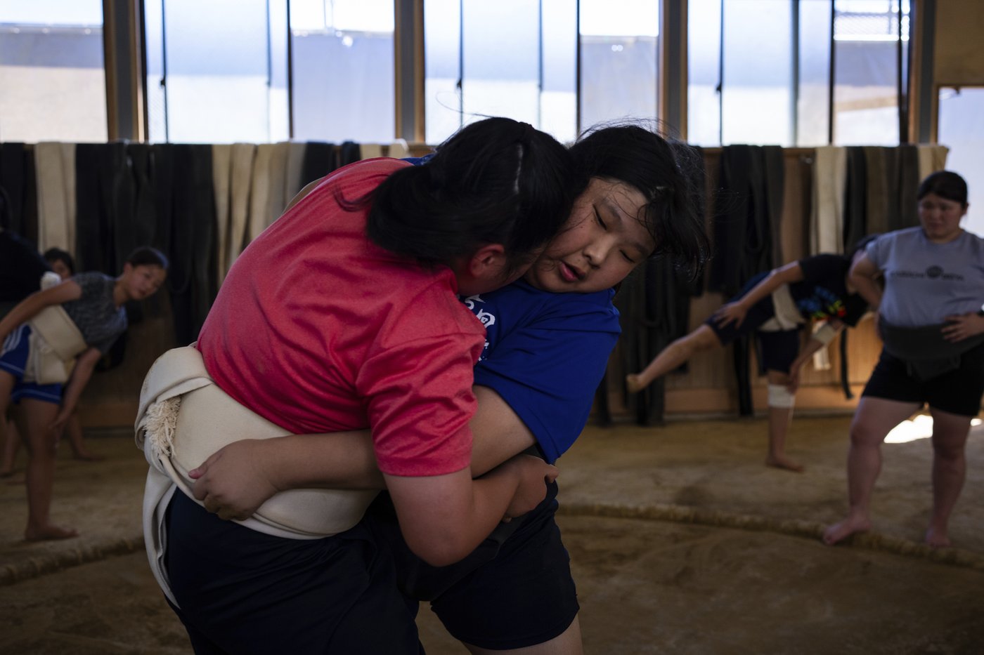 Photos show women in Japan working to break down barriers in ancient, tradition-bound sumo | iNFOnews.ca