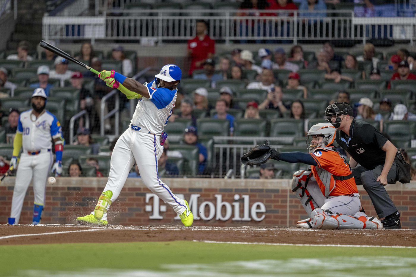 Brown shines again and Walker hits 2-run homer as Astros start strong and beat Braves 6-2 | iNFOnews.ca