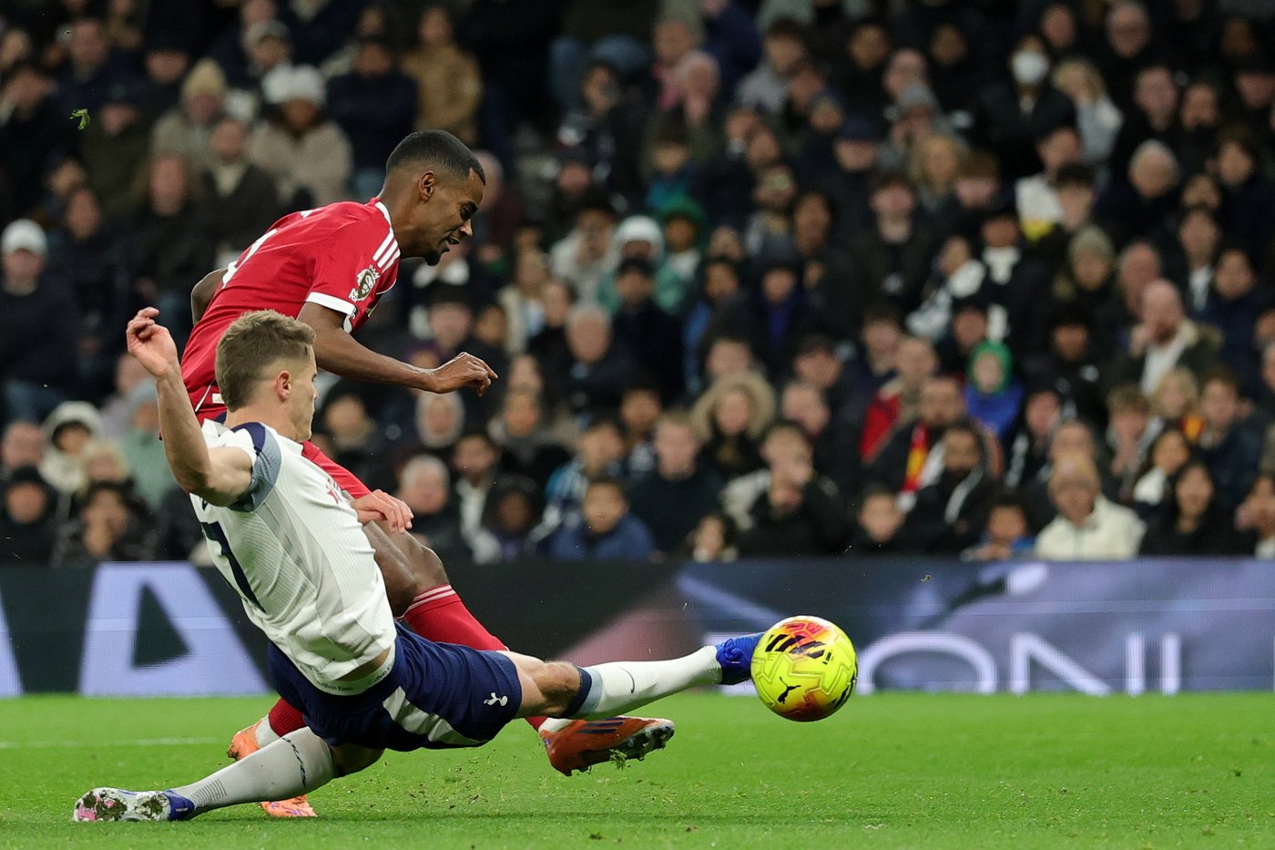 Isak injures ankle in act of scoring for Liverpool in win at Tottenham | iNFOnews.ca Isak injures ankle in act of scoring for Liverpool in win at Tottenham | iNFOnews.ca