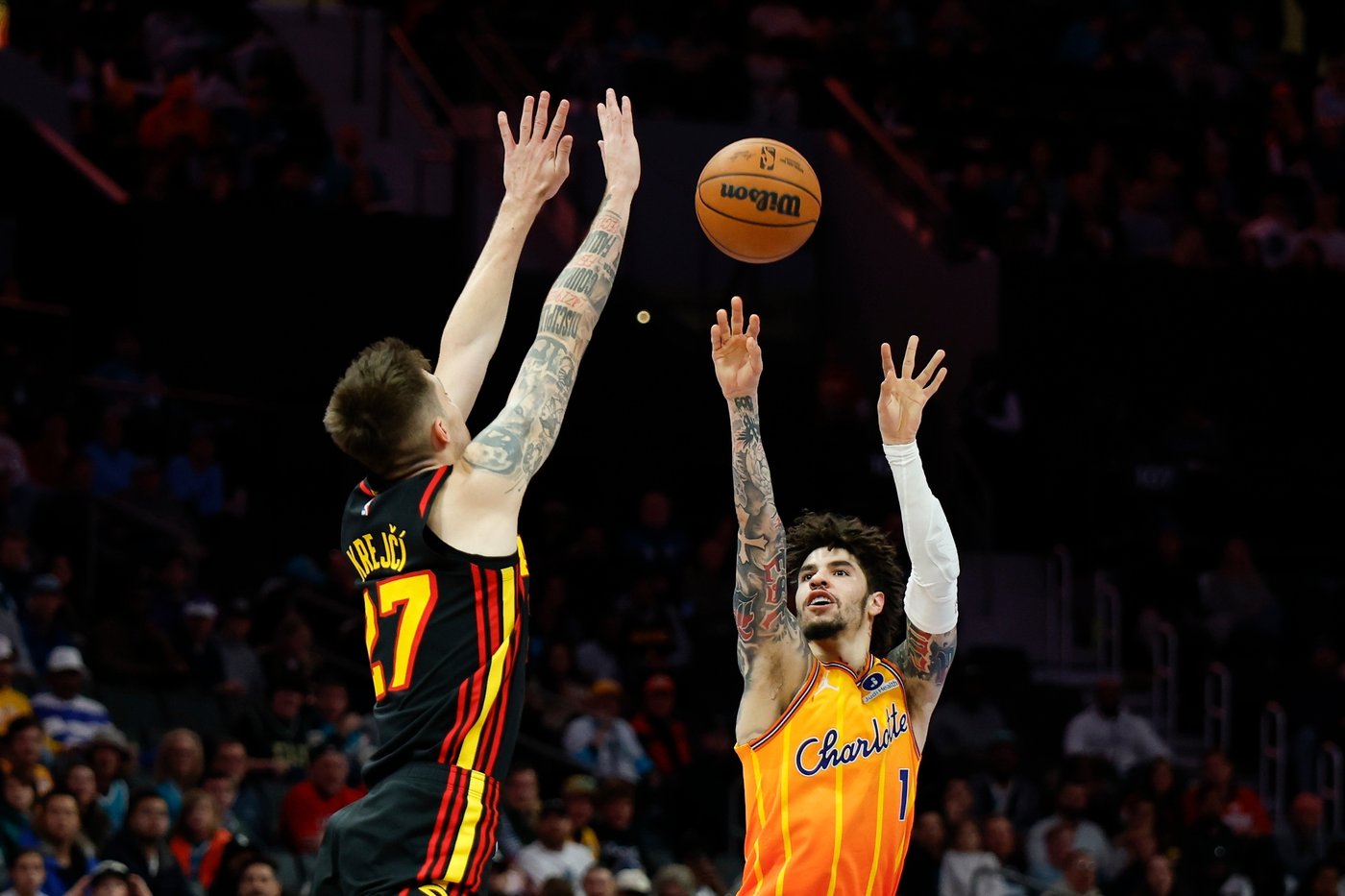 LaMelo Ball hits 7 1st-half 3-pointers in return, Hornets beat Hawks 133-126 | iNFOnews.ca