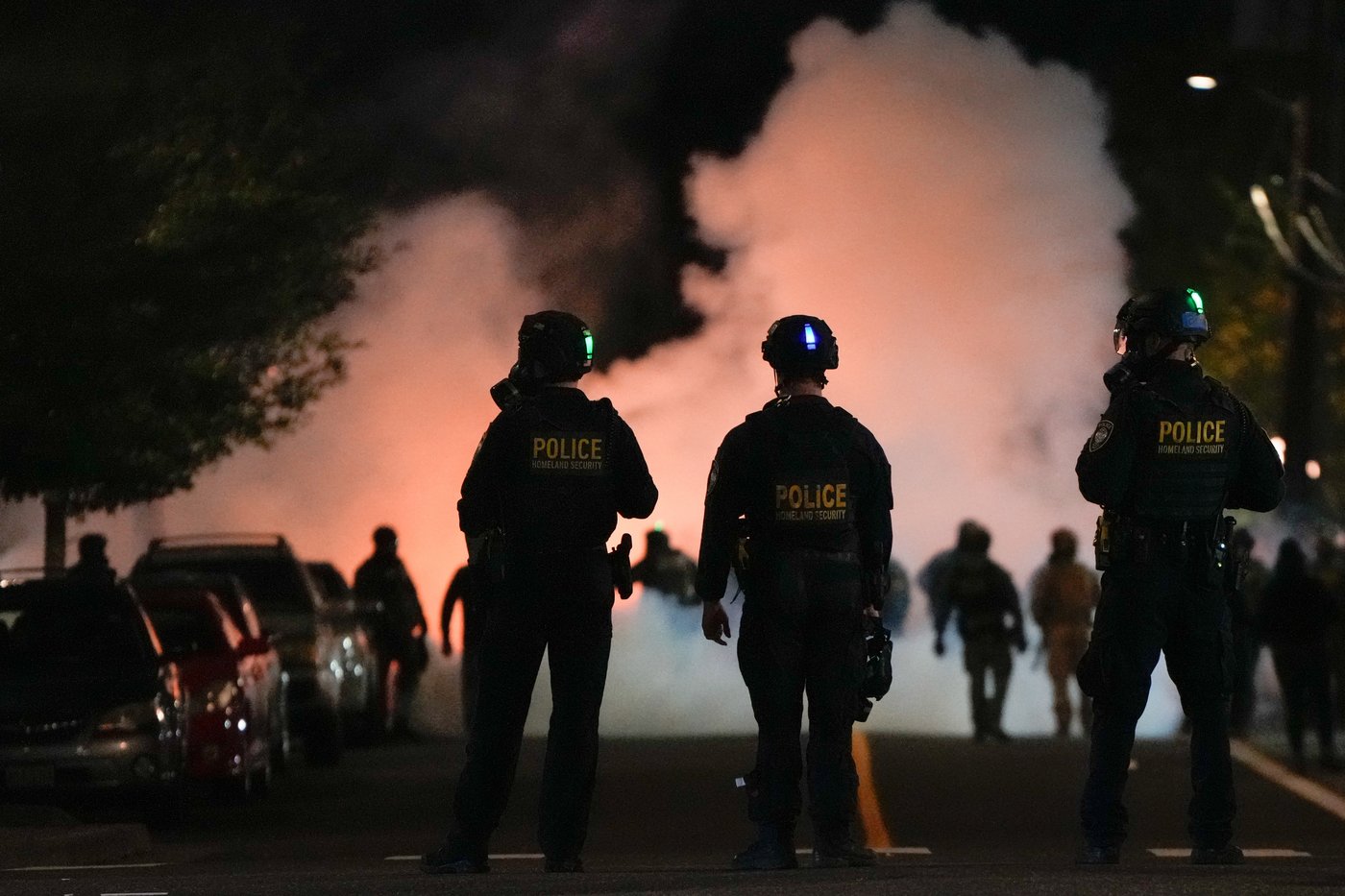 Democratic governors vow court fight after Trump sends California National Guard members to Oregon | iNFOnews.ca