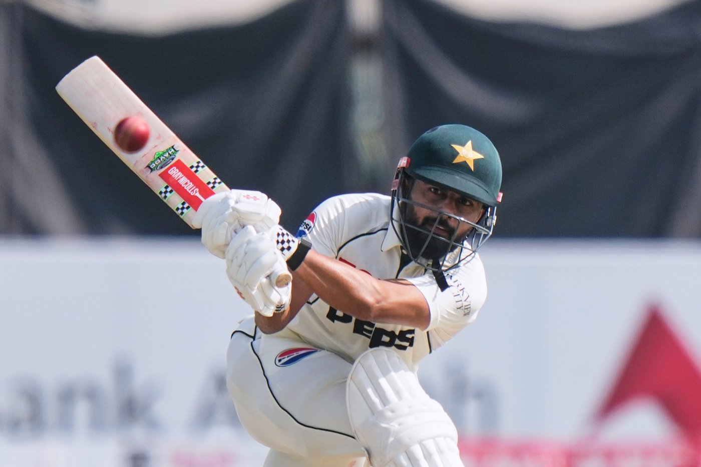 Maharaj takes 7 wickets as South Africa dismisses Pakistan for 333 in 2nd cricket test | iNFOnews.ca Maharaj takes 7 wickets as South Africa dismisses Pakistan for 333 in 2nd cricket test | iNFOnews.ca