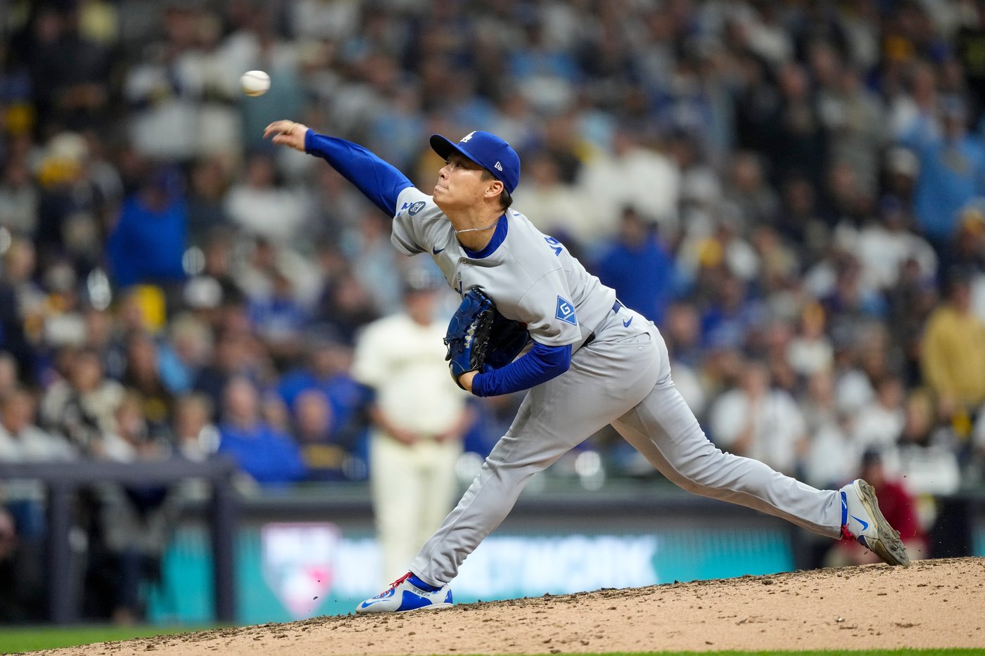 Yamamoto throws 3-hitter as Dodgers beat Brewers 5-1 for 2-0 lead in NLCS | iNFOnews.ca Yamamoto throws 3-hitter as Dodgers beat Brewers 5-1 for 2-0 lead in NLCS | iNFOnews.ca