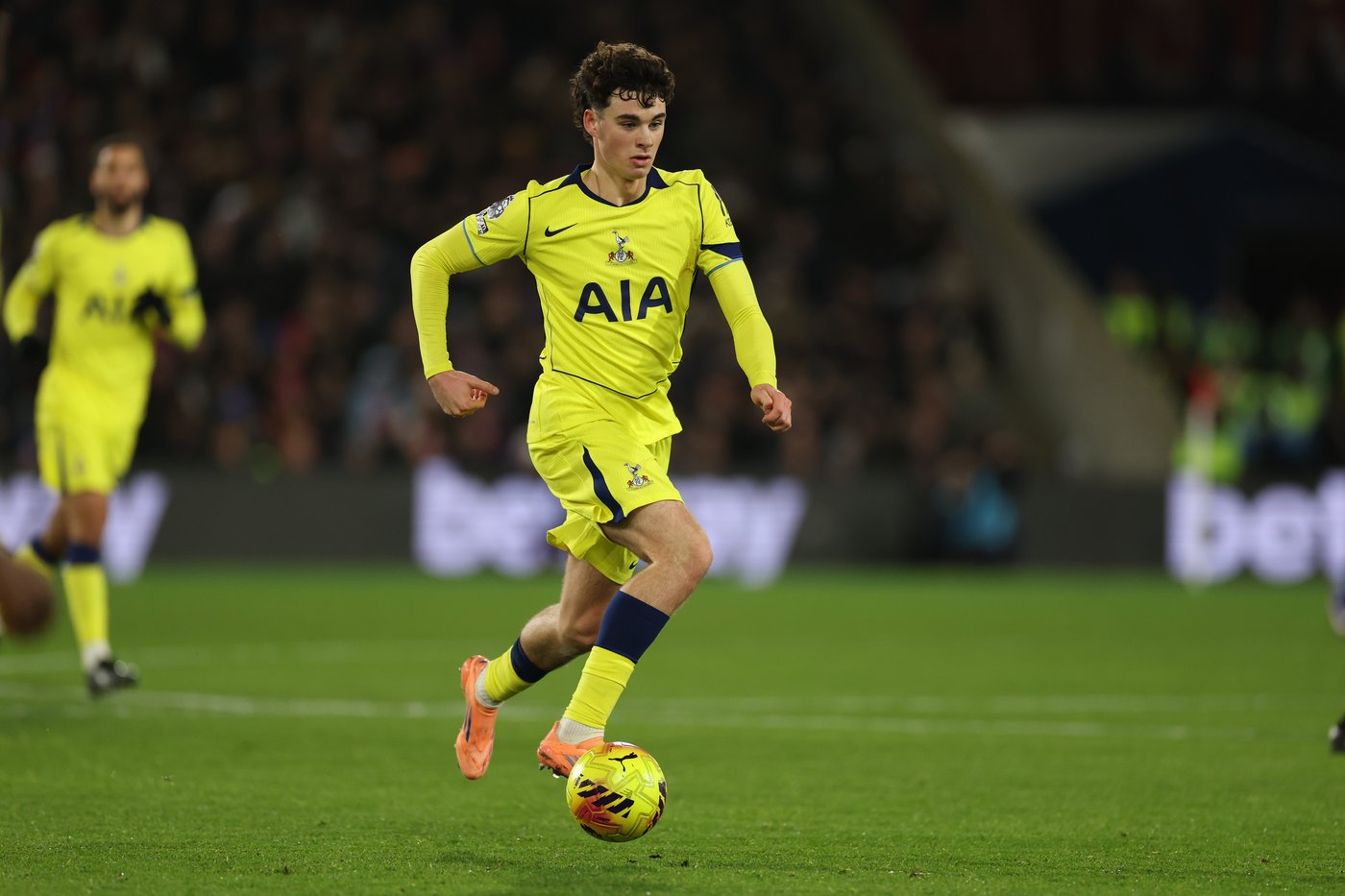 Calvert-Lewin advances England claims by scoring in 6th straight game for Leeds. Spurs beat Palace | iNFOnews.ca