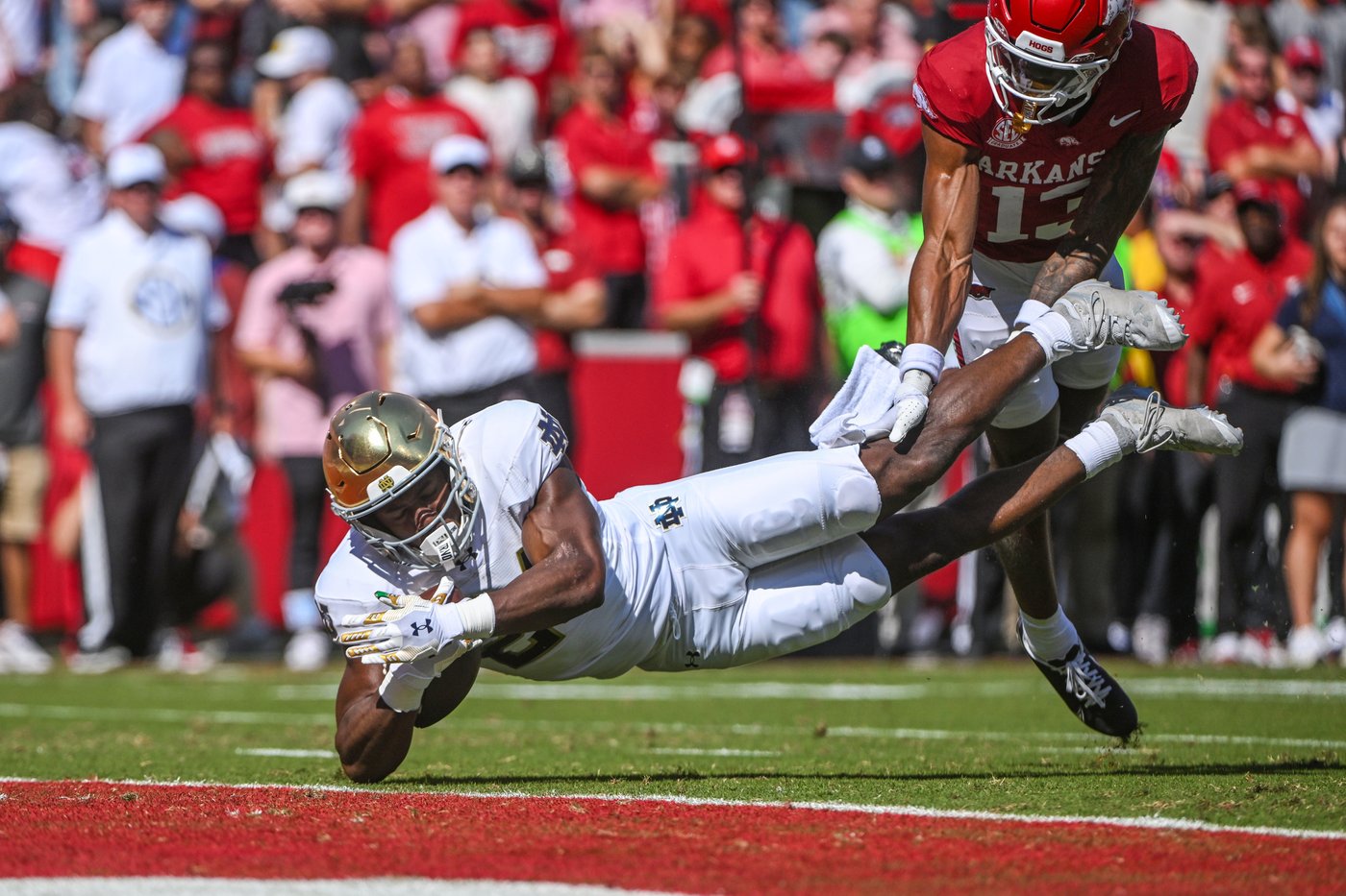 CJ Carr matches freshman record with 4 TD throws as No. 22 Notre Dame routs Arkansas 56-13 | iNFOnews.ca