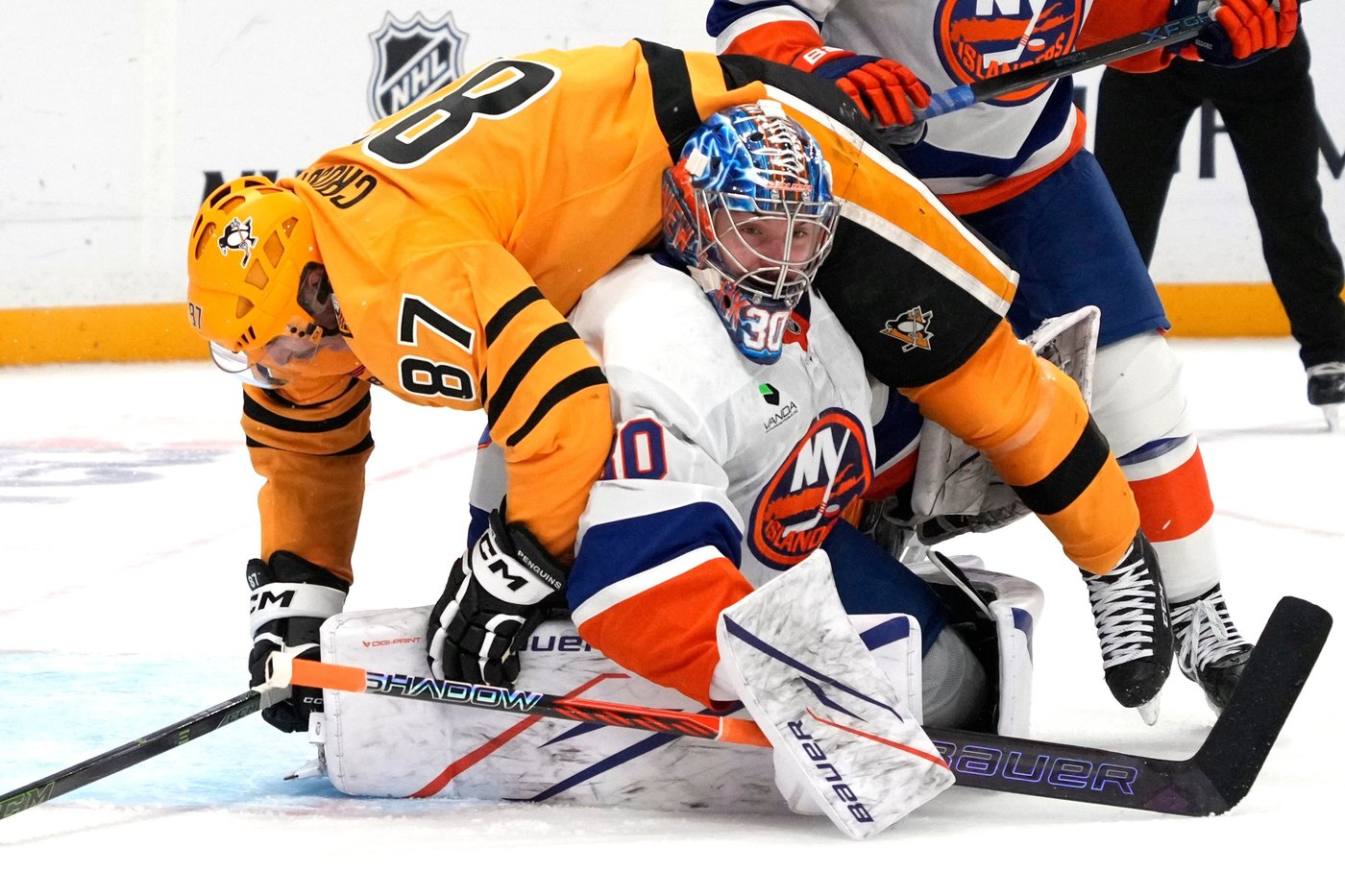 Justin Brazeau's late goal propels Penguins to 4-3 win over Islanders | iNFOnews.ca Justin Brazeau's late goal propels Penguins to 4-3 win over Islanders | iNFOnews.ca