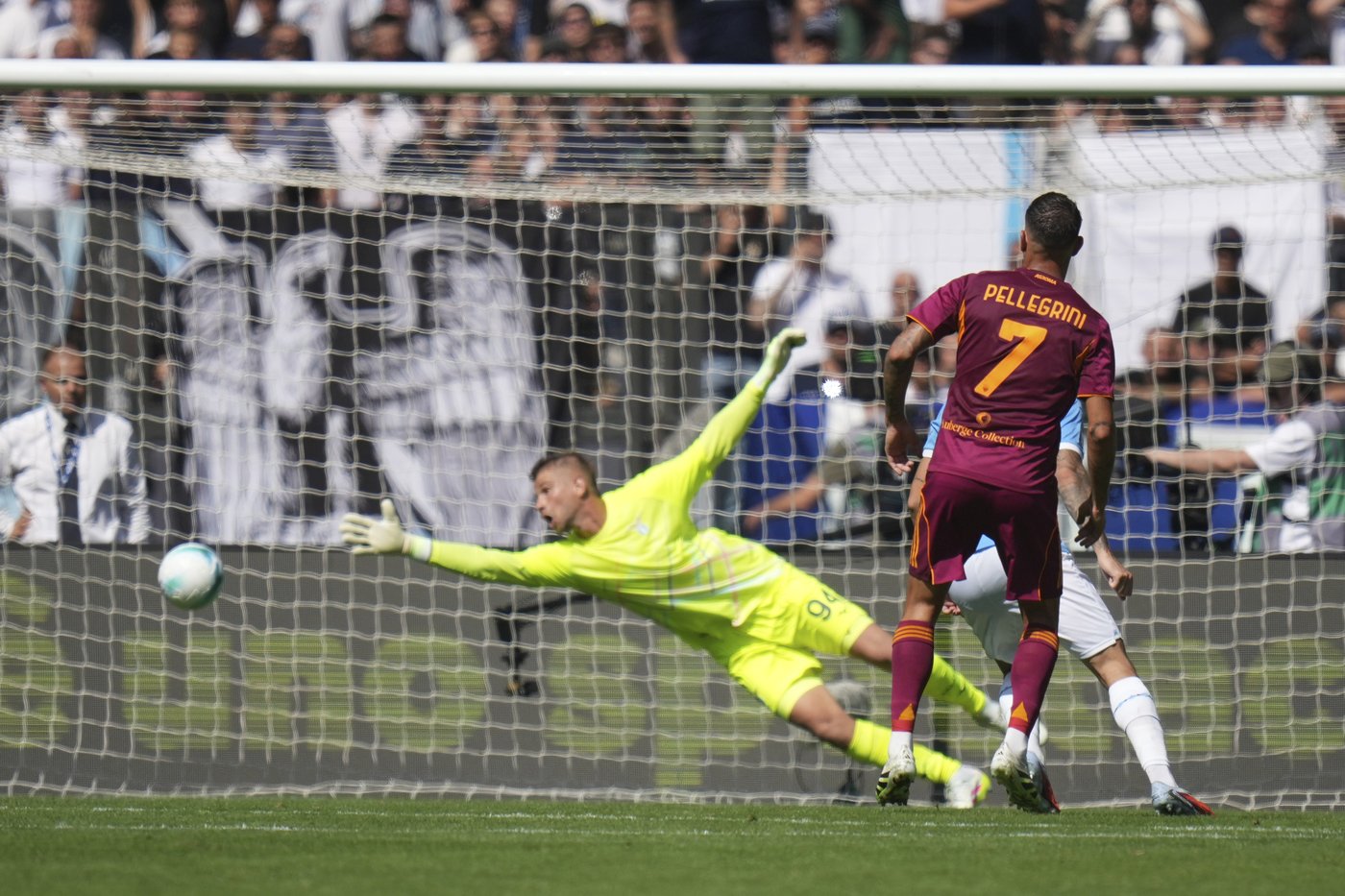 Homegrown Pellegrini scores derby winner after being stripped of Roma's captaincy | iNFOnews.ca