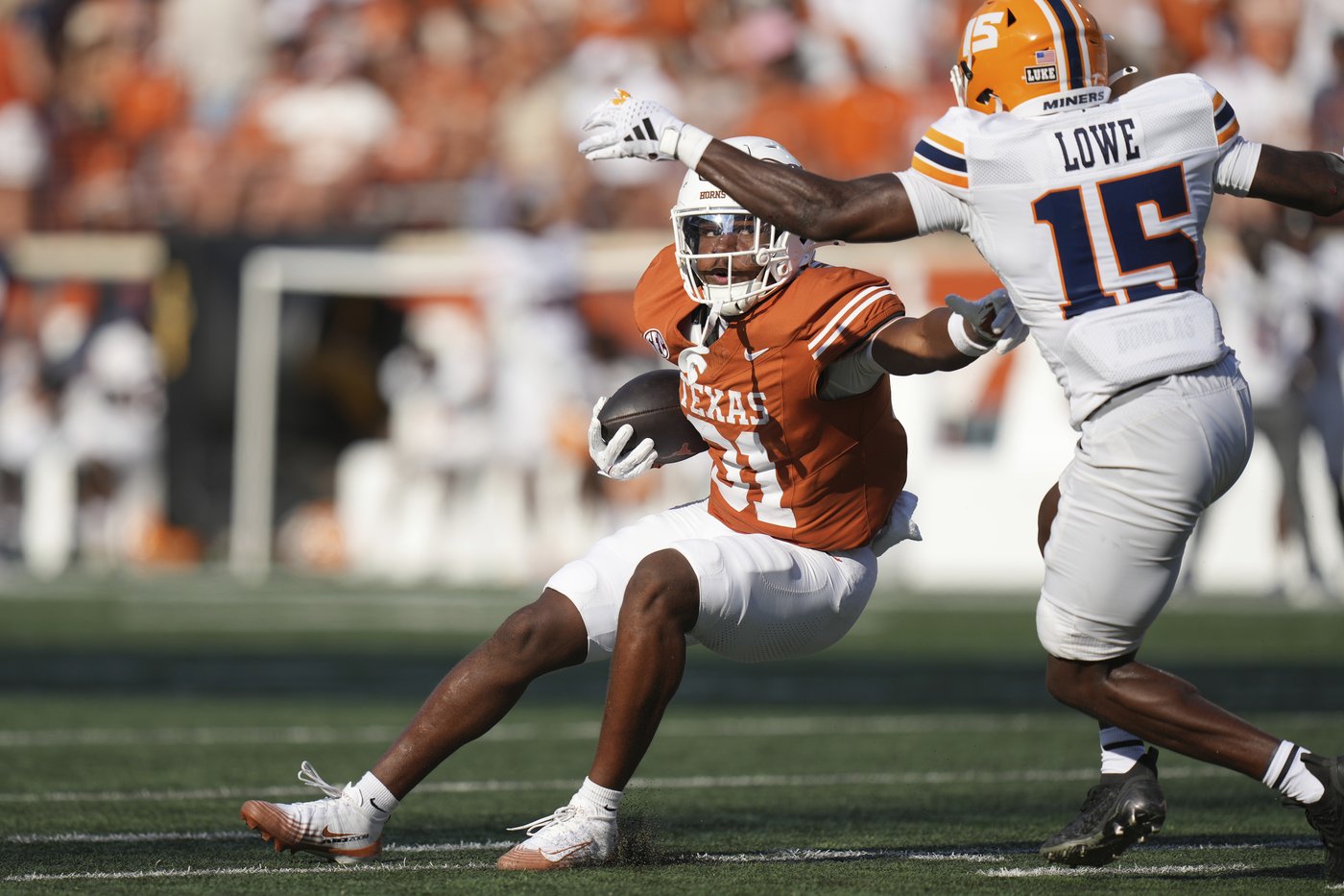 Manning runs for 2 touchdowns but struggles again in passing game as No. 7 Texas beats UTEP 27-10 | iNFOnews.ca
