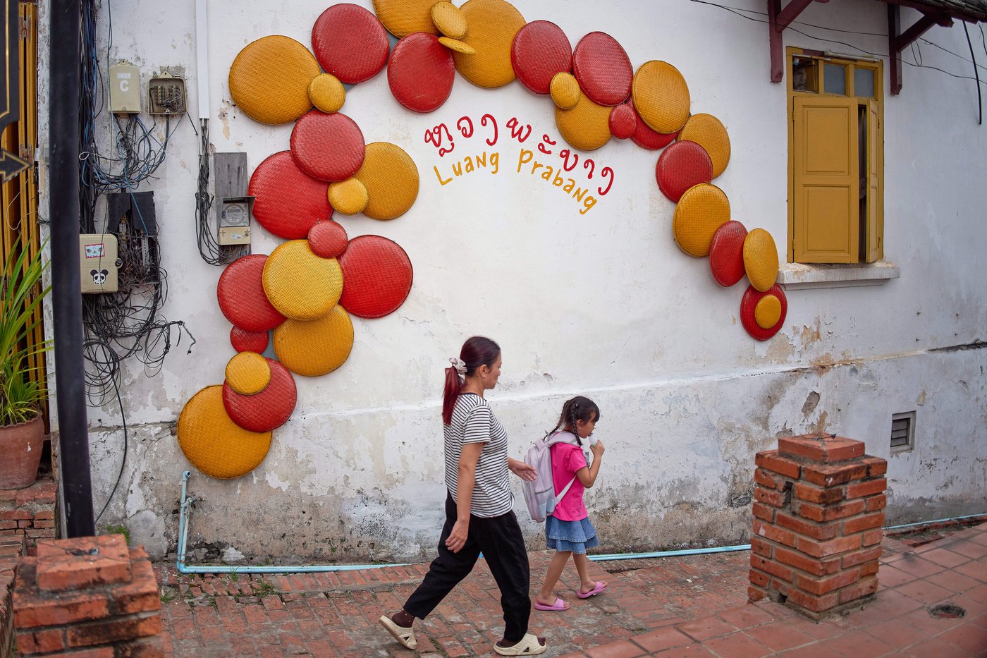 Photos of Buddhist monks in Laos praying in region littered with unexploded bombs | iNFOnews.ca