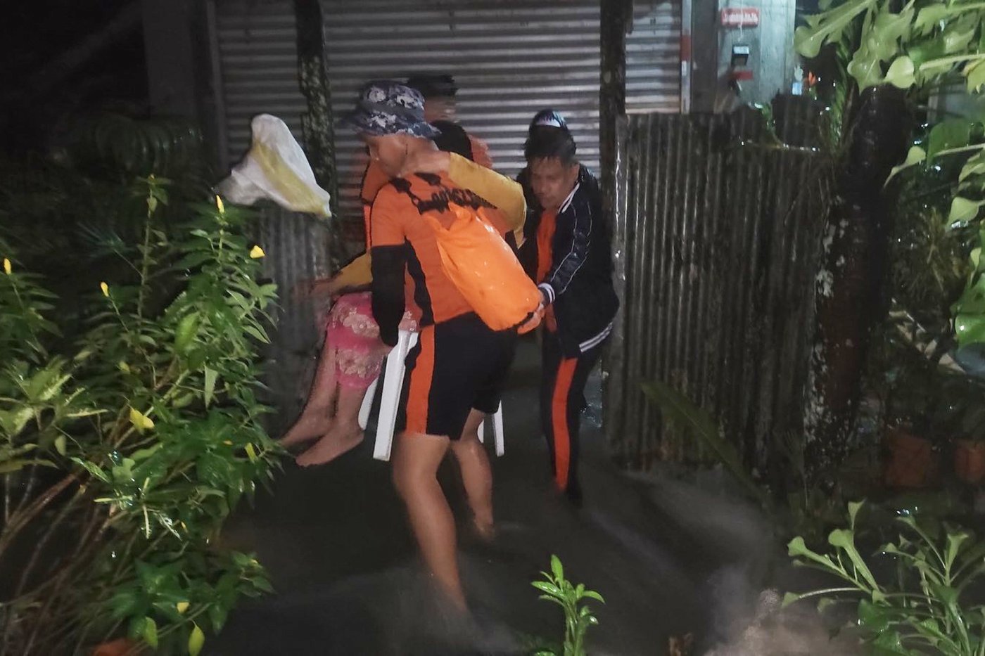 Another tropical storm hits the Philippines, causing 4 deaths and new evacuations | iNFOnews.ca