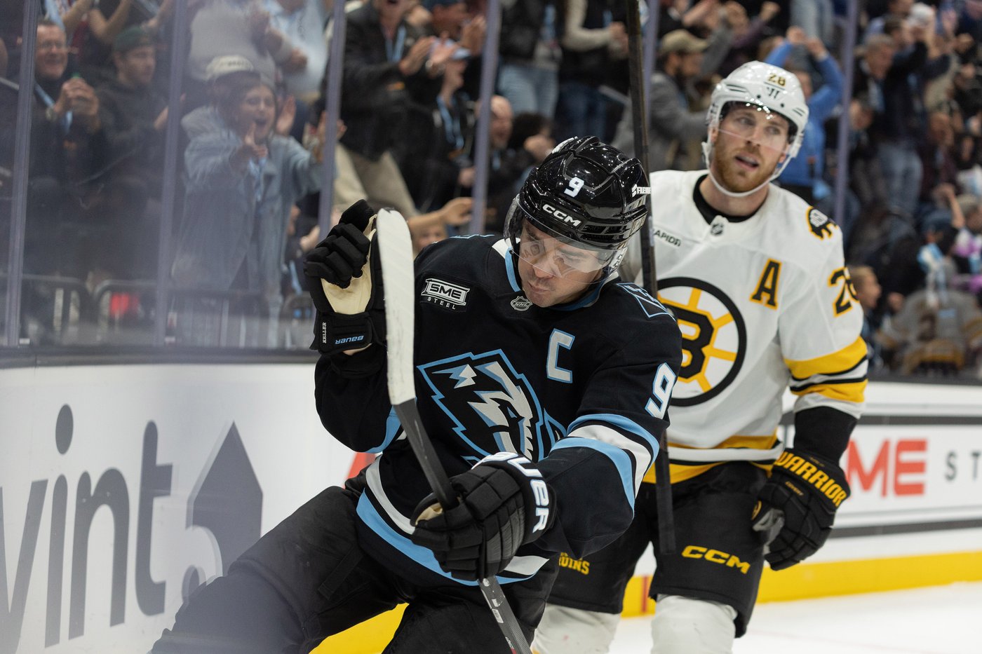 Guenther scores in third period as Mammoth beat Bruins 3-2 for third straight victory | iNFOnews.ca Guenther scores in third period as Mammoth beat Bruins 3-2 for third straight victory | iNFOnews.ca