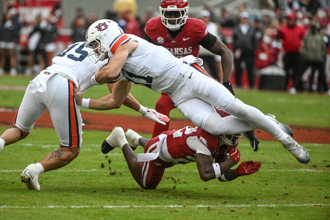 Late pick-6 helps lift Auburn to first SEC win over Arkansas 33-24 | iNFOnews.ca Late pick-6 helps lift Auburn to first SEC win over Arkansas 33-24 | iNFOnews.ca