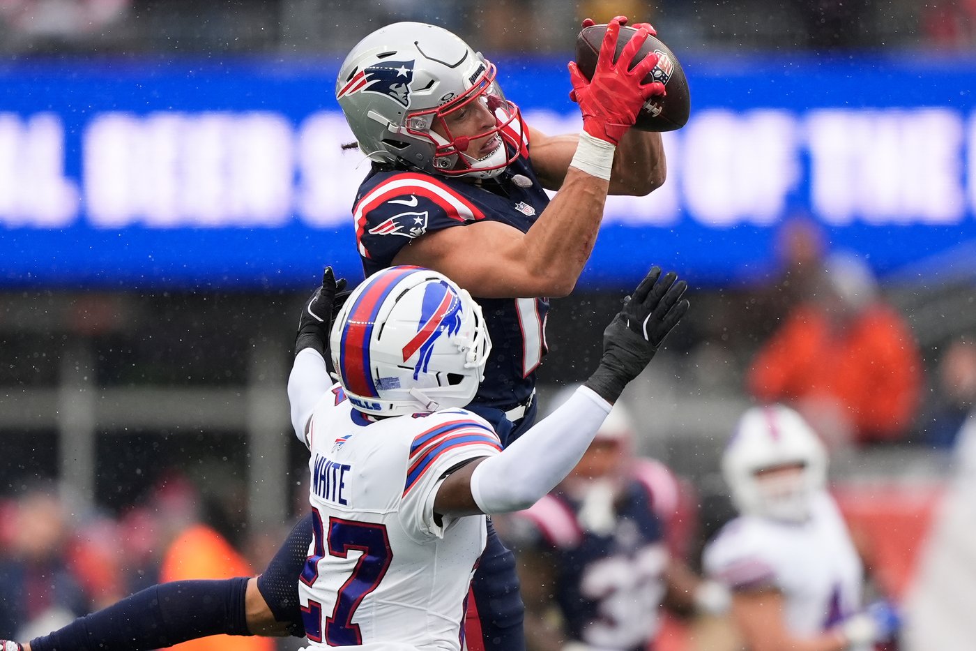 Bills rally from 21-point deficit to beat Patriots 35-31, stay alive in AFC East race | iNFOnews.ca Bills rally from 21-point deficit to beat Patriots 35-31, stay alive in AFC East race | iNFOnews.ca