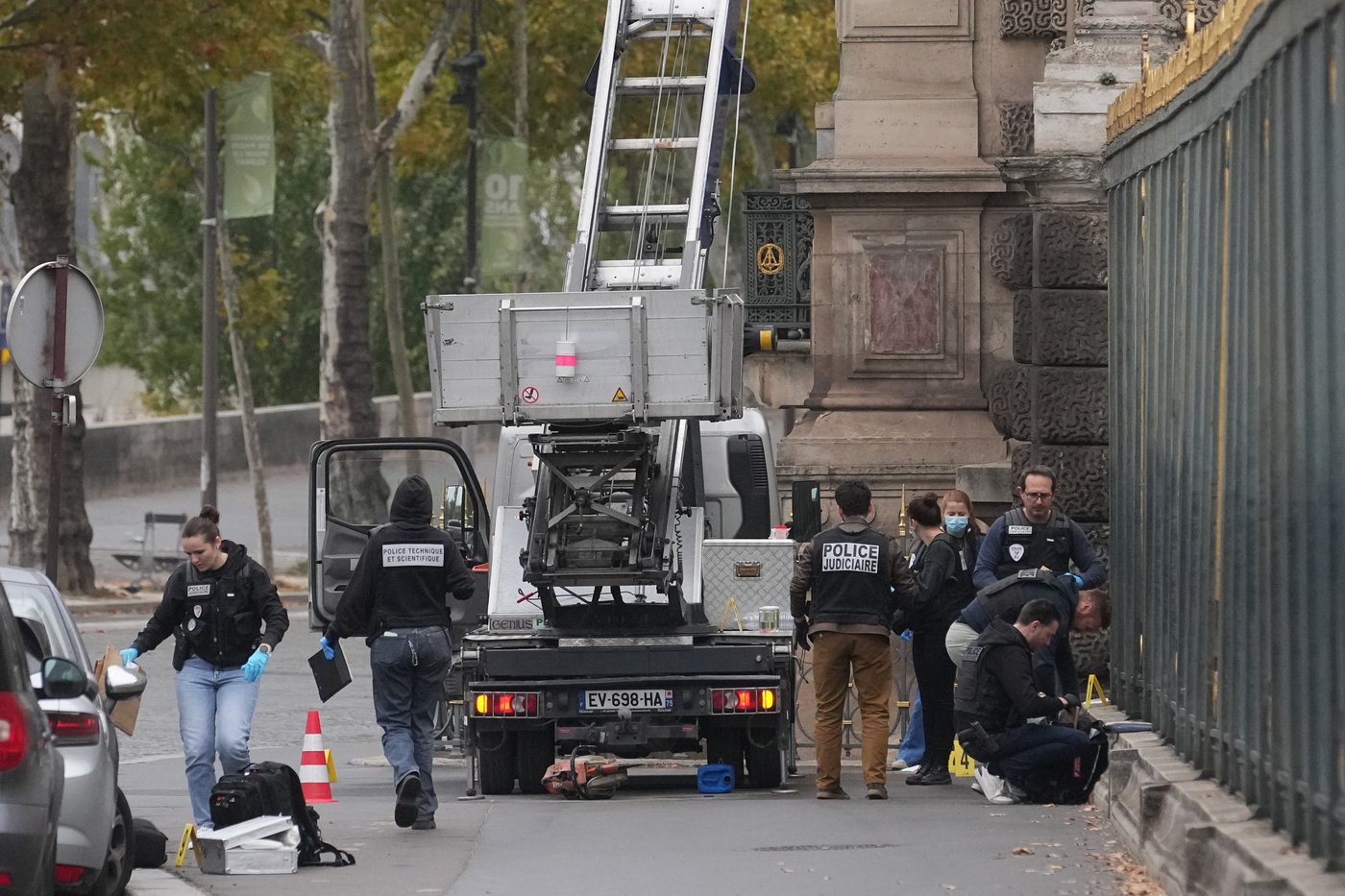 How a German freight lift became an unexpected social media star in the Louvre heist | iNFOnews.ca How a German freight lift became an unexpected social media star in the Louvre heist | iNFOnews.ca