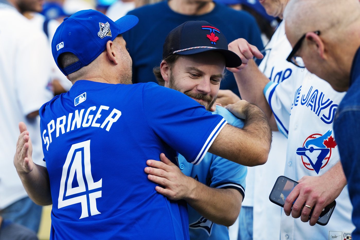 Photo Gallery: Dodgers outlast Jays 6-5 in 18-inning marathon World Series Game 3 | iNFOnews.ca
