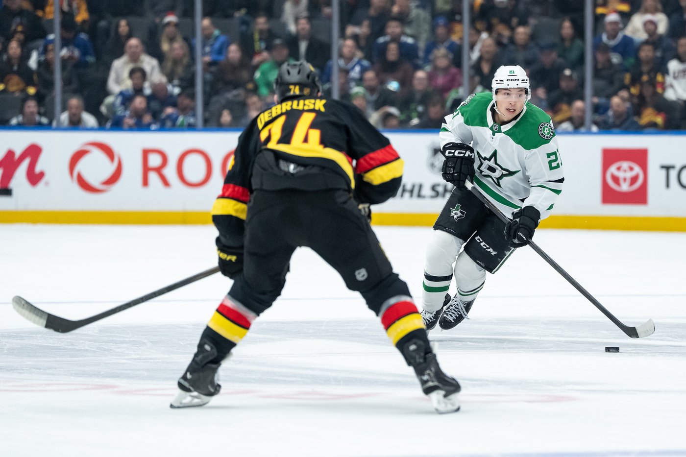 Robertson extends scoring streak, Dallas Stars double up Vancouver Canucks 4-2 | iNFOnews.ca