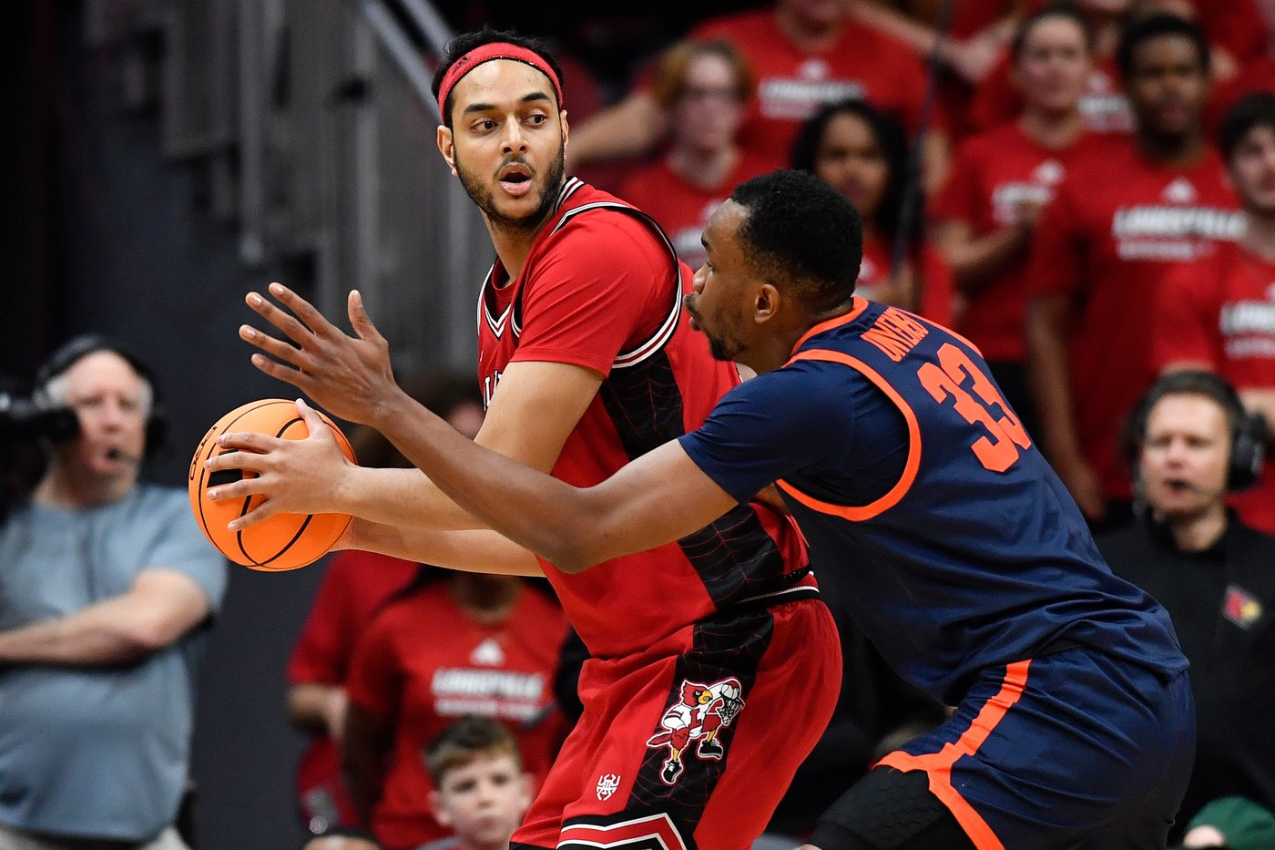 Malik Thomas scores 19 points as No. 16 Virginia beats No. 20 Louisville 79-70 | iNFOnews.ca