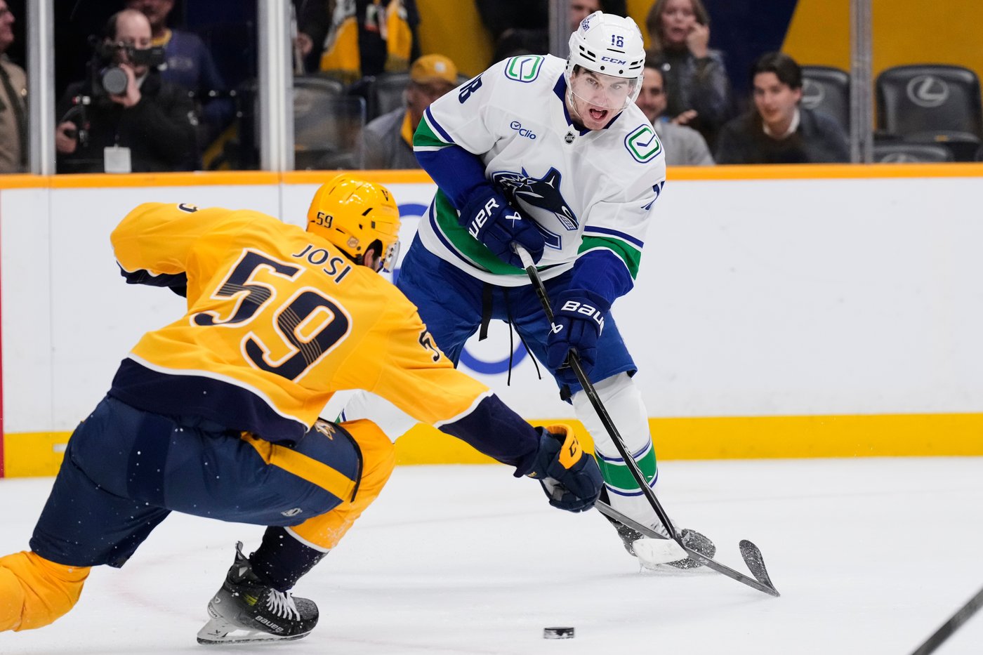 Cole Smith, Juuse Saros lead Predators over Canucks 2-1 | iNFOnews.ca