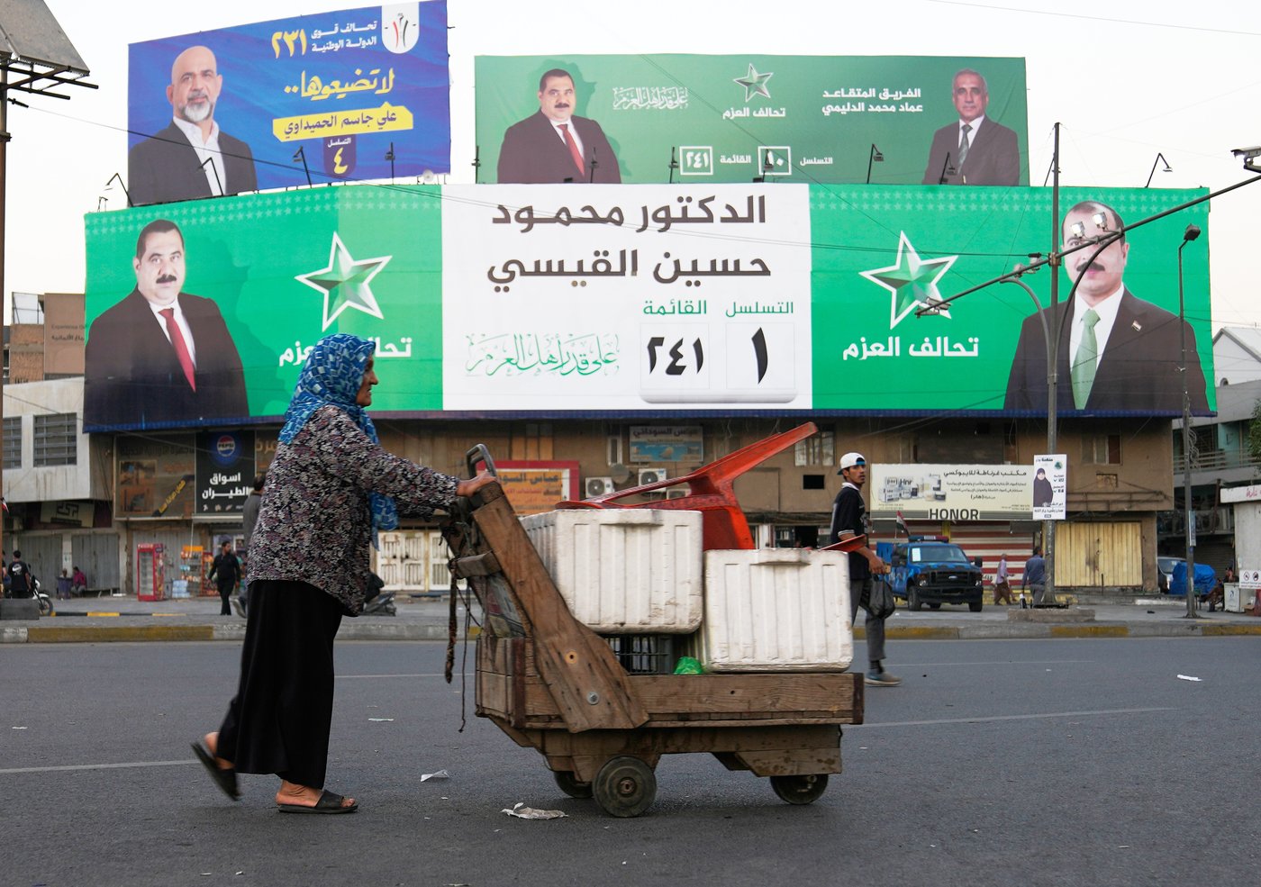Photos show Iraqi security forces and displaced people voting early in parliamentary election | iNFOnews.ca
