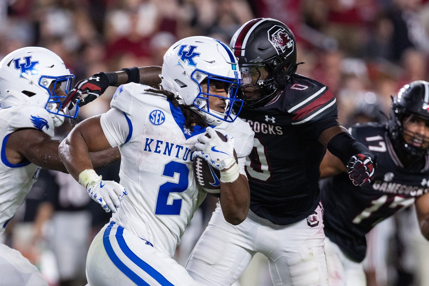 Defense guides South Carolina to 35-13 victory over Kentucky | iNFOnews.ca