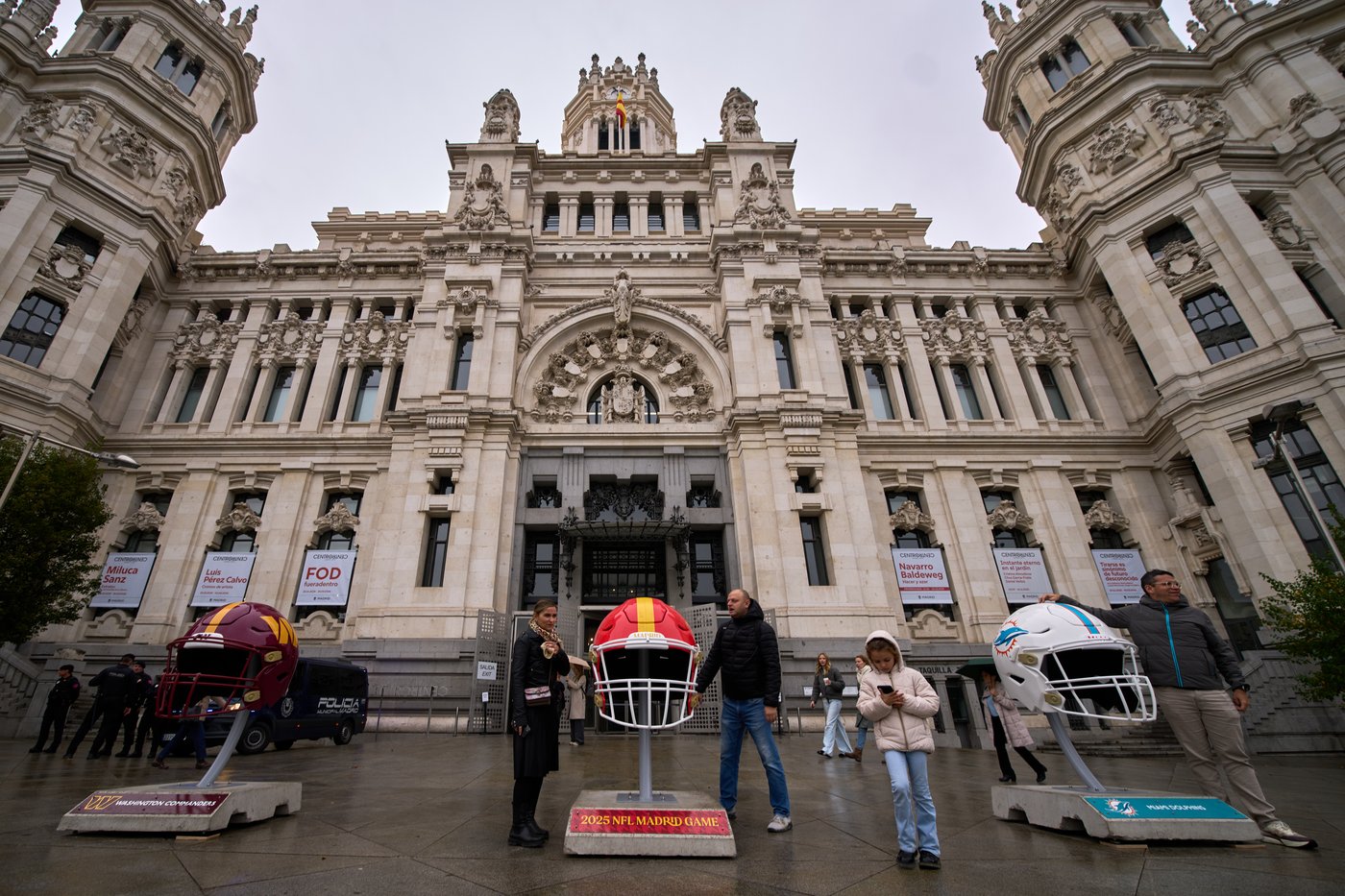 McDaniel meets with Atletico Madrid coach Simeone before Dolphins' practice in Spain | iNFOnews.ca