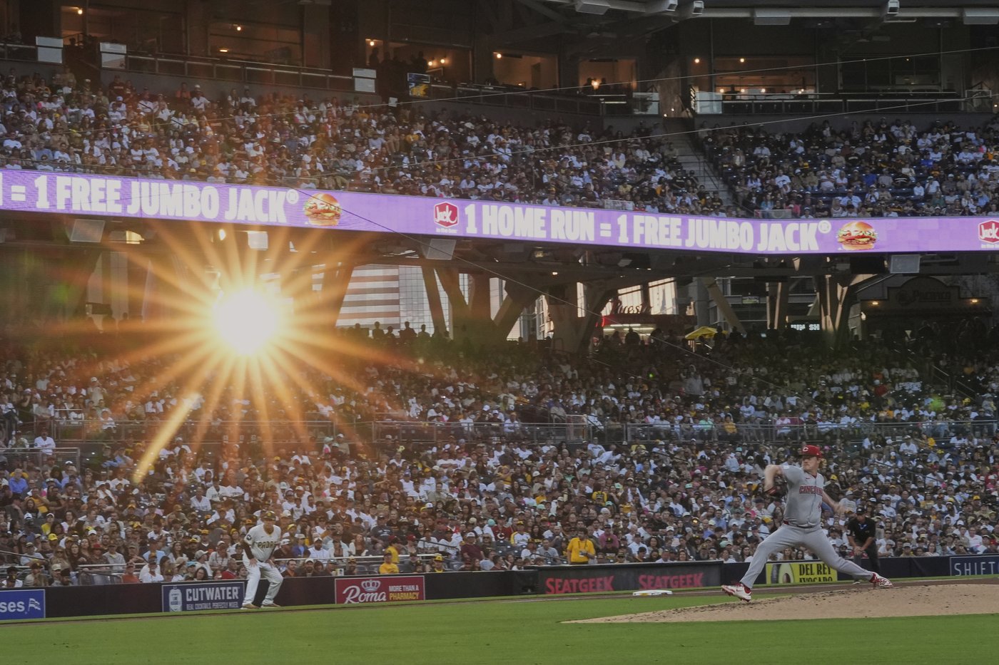 De La Cruz and Andujar lead late rally that gives the Reds a 2-1 win over the Padres | iNFOnews.ca De La Cruz and Andujar lead late rally that gives the Reds a 2-1 win over the Padres | iNFOnews.ca