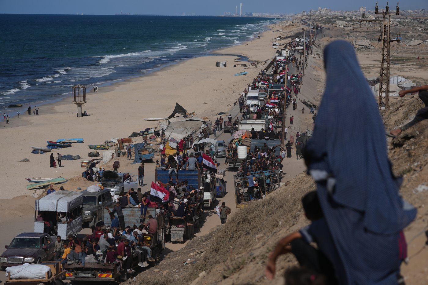 Palestinians return to ruins and US expects hostages freed on Monday as Gaza ceasefire holds | iNFOnews.ca Palestinians return to ruins and US expects hostages freed on Monday as Gaza ceasefire holds | iNFOnews.ca