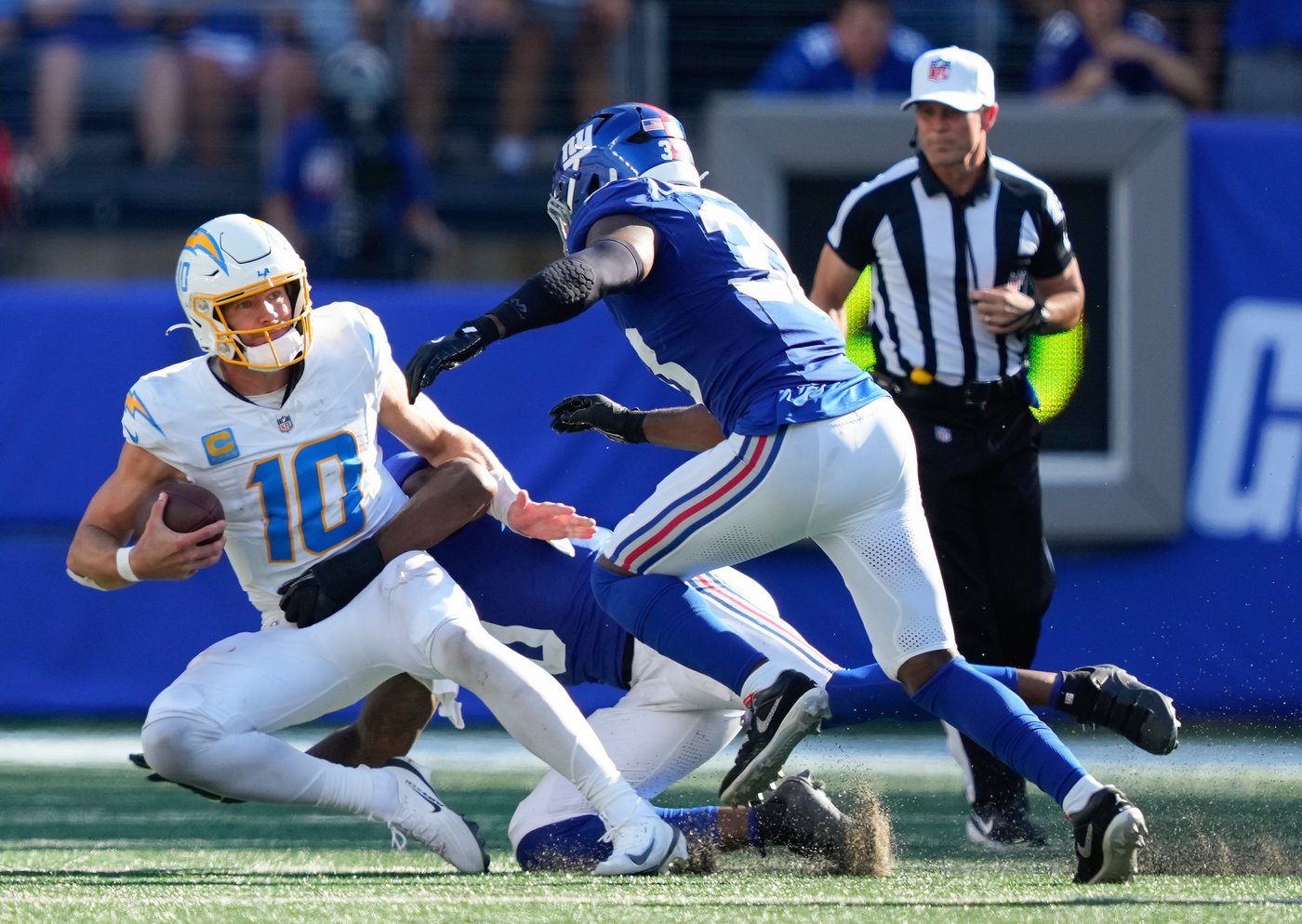 Chargers' injured O-line faces Commanders' ineffective pass rush in showdown of struggling fronts | iNFOnews.ca