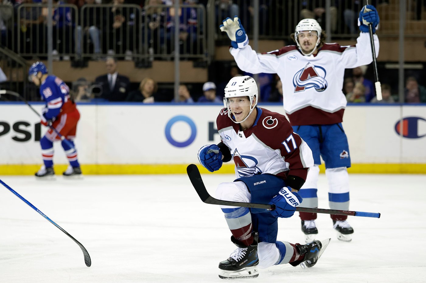 MacKinnon scores twice as the Avalanche beat the Rangers 3-2 in overtime | iNFOnews.ca
