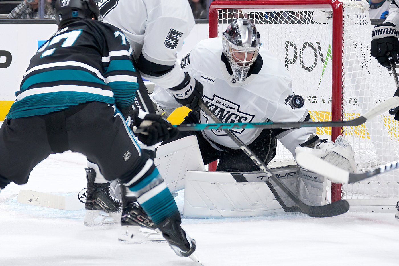 Kings blow 3-goal lead but Clarke scores late to beat Sharks 4-3 | iNFOnews.ca Kings blow 3-goal lead but Clarke scores late to beat Sharks 4-3 | iNFOnews.ca