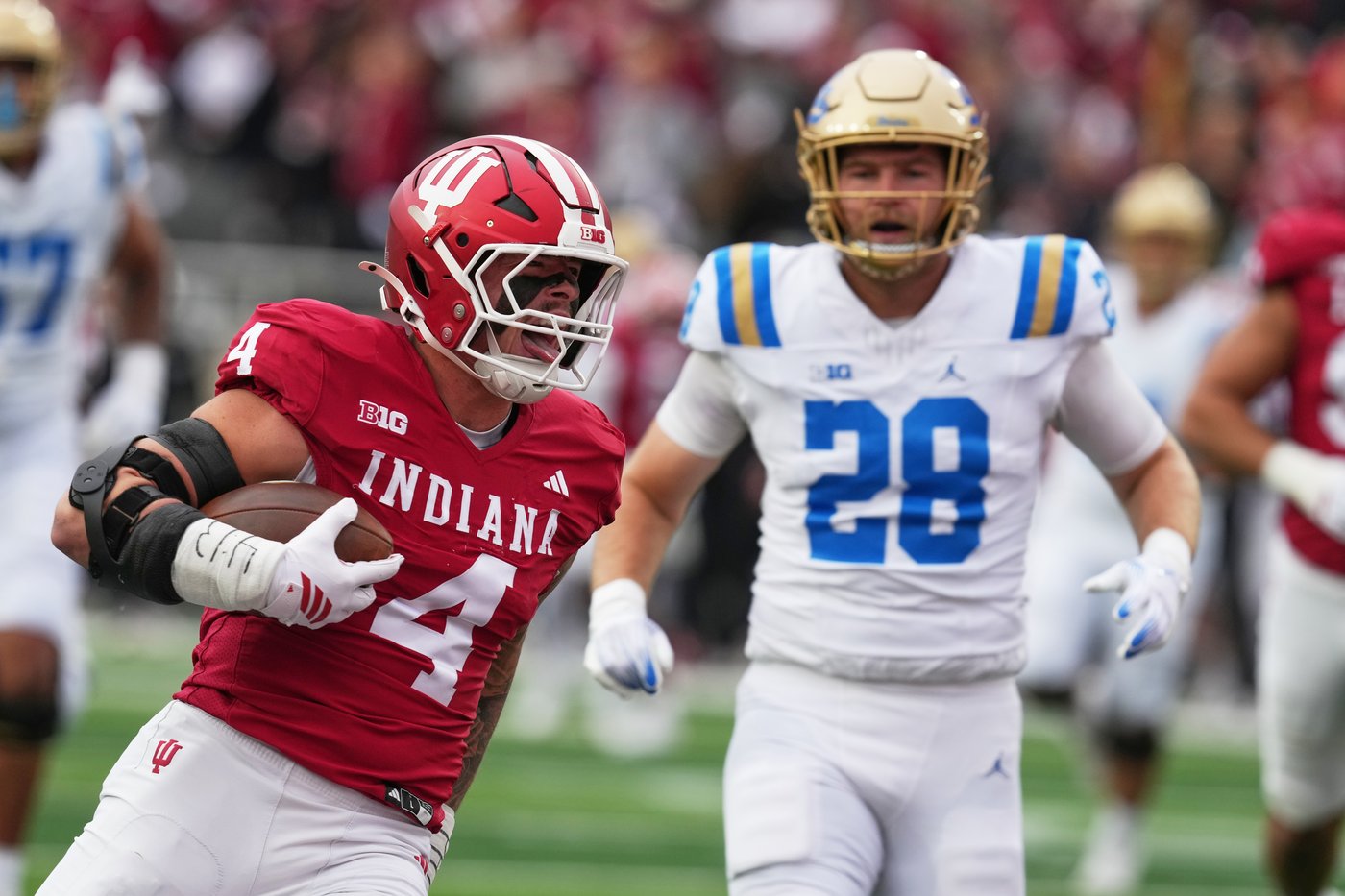 Aiden Fisher's early interception, Mendoza brothers' TD runs help No. 2 Indiana roll past UCLA 56-6 | iNFOnews.ca Aiden Fisher's early interception, Mendoza brothers' TD runs help No. 2 Indiana roll past UCLA 56-6 | iNFOnews.ca