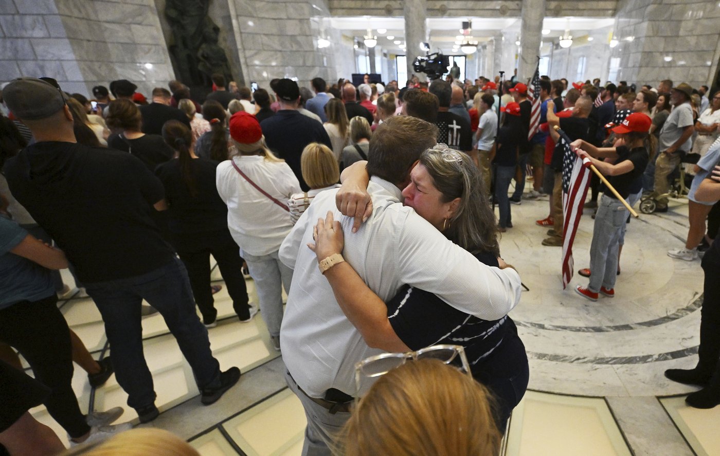 Photos from Utah Valley University before and after the shooting of Charlie Kirk | iNFOnews.ca