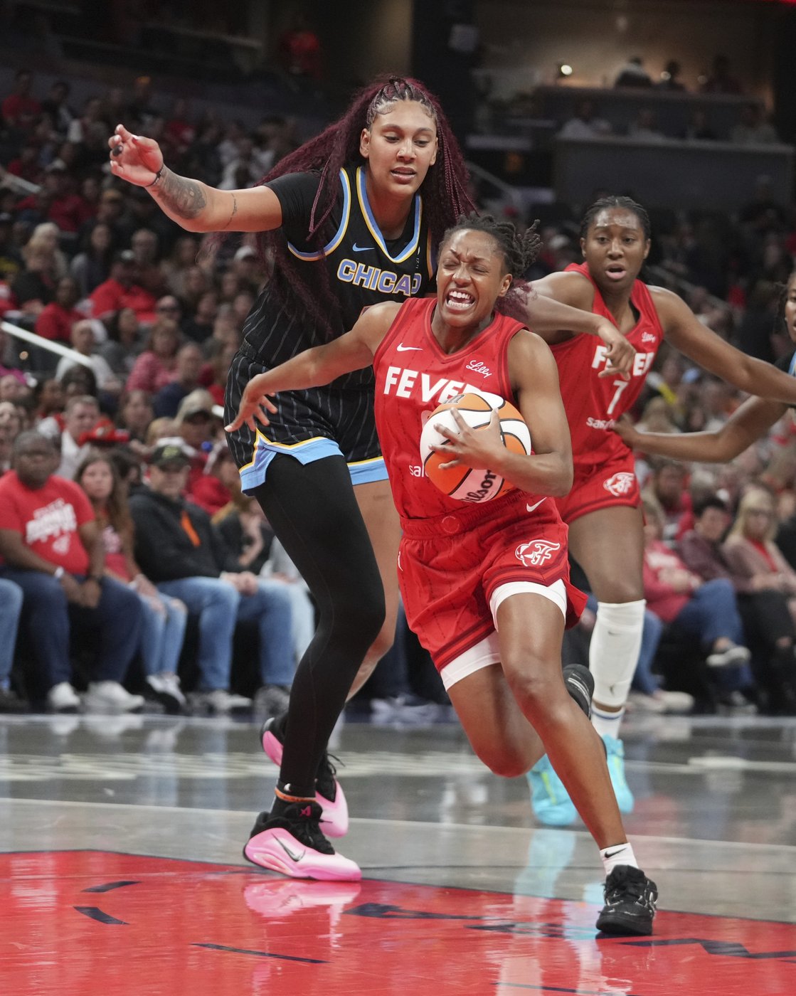 Mitchell scores 20, Howard 18 as Fever beat Sky 97-77 and move closer to securing playoff berth | iNFOnews.ca Mitchell scores 20, Howard 18 as Fever beat Sky 97-77 and move closer to securing playoff berth | iNFOnews.ca