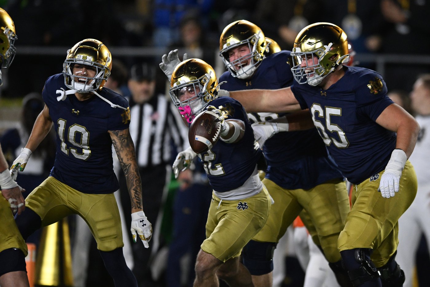 Jeremiyah Love scores 3 TDs as No. 9 Notre Dame overwhelms injury-ravaged Syracuse 70-7 | iNFOnews.ca