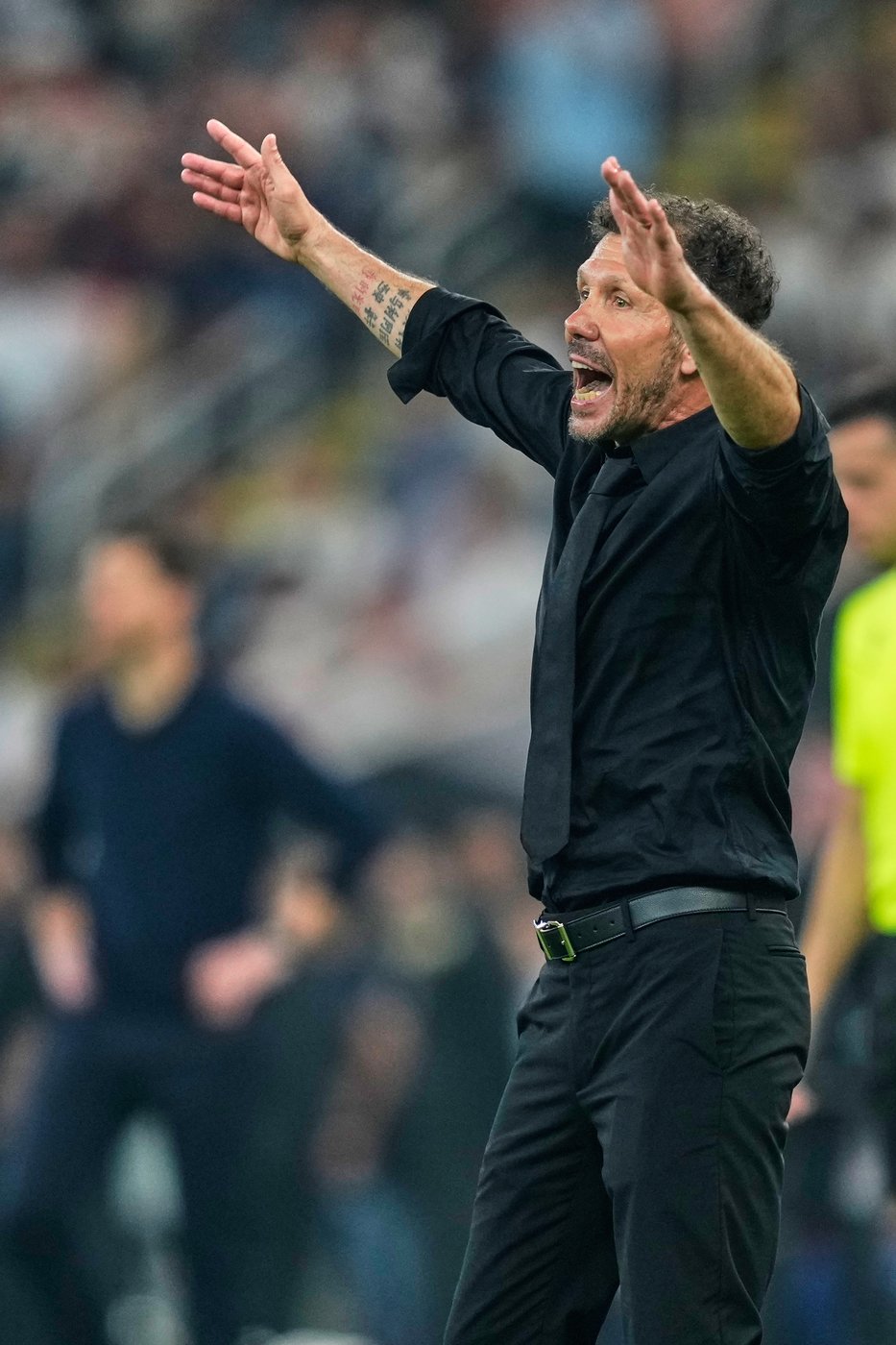 Simeone apologizes to Vinícius and Real Madrid president after heated Super Cup clash | iNFOnews.ca