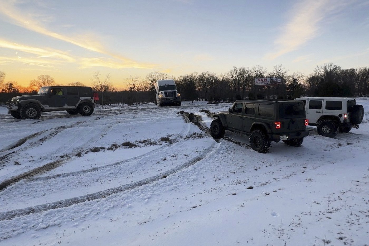 Thousands face another arctic blast without power as East Coast preps for a storm | iNFOnews.ca