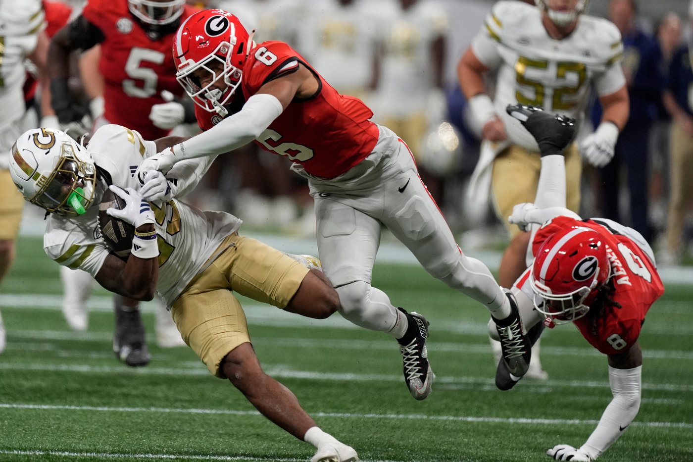 No. 4 Georgia holds off No. 23 Georgia Tech 16-9 for 8th straight win in series | iNFOnews.ca