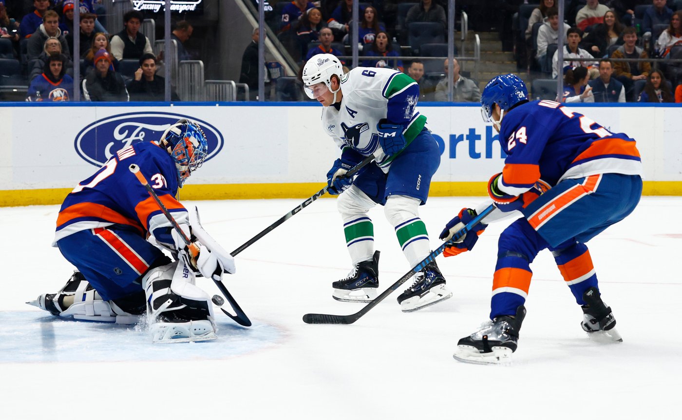 Kiefer Sherwood has hat trick as Canucks beat Islanders 4-1 for 3rd straight win | iNFOnews.ca