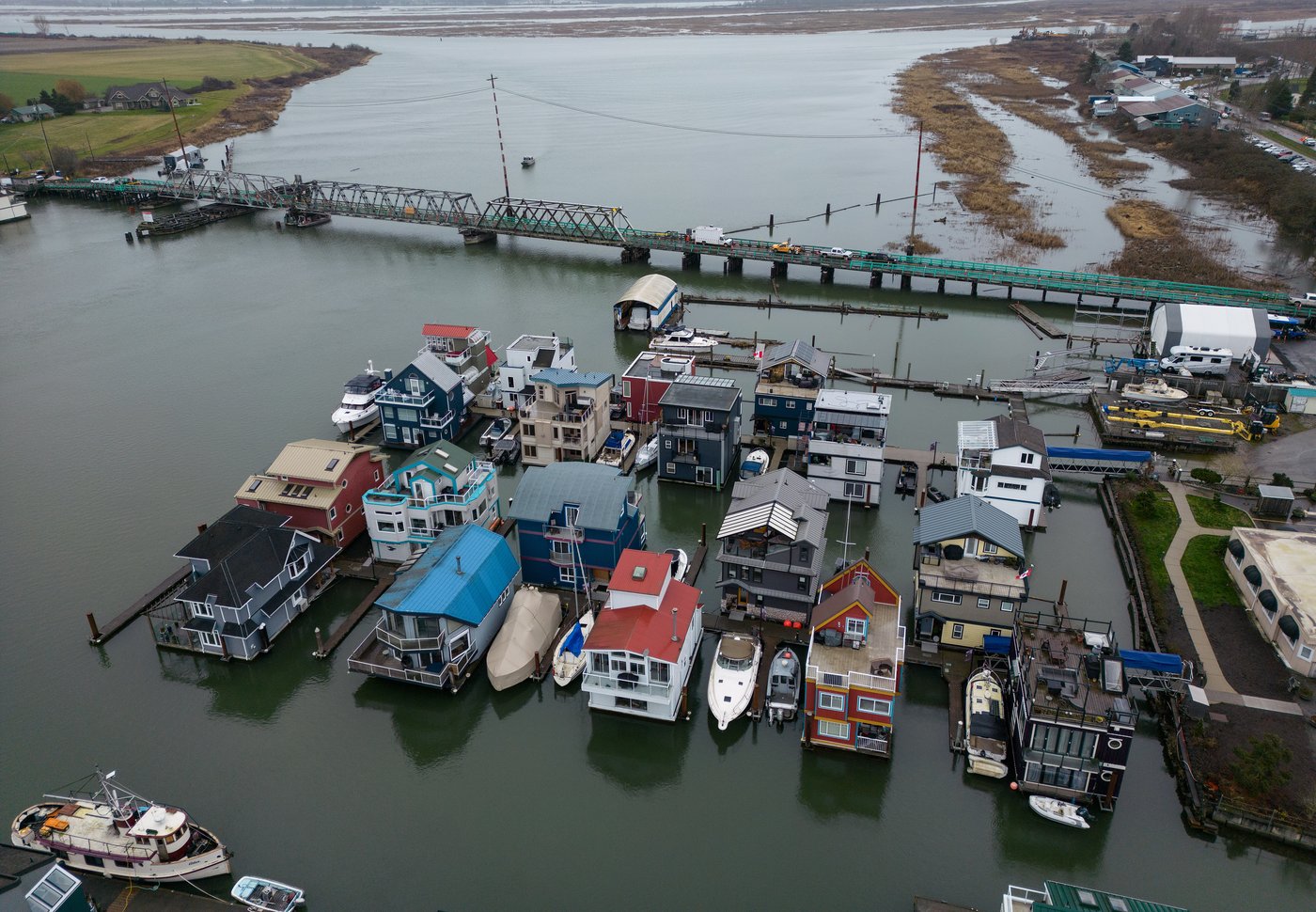 Wagon-dragging B.C. islanders face weeks without vehicle bridge, knocked askew by tug | iNFOnews.ca Wagon-dragging B.C. islanders face weeks without vehicle bridge, knocked askew by tug | iNFOnews.ca