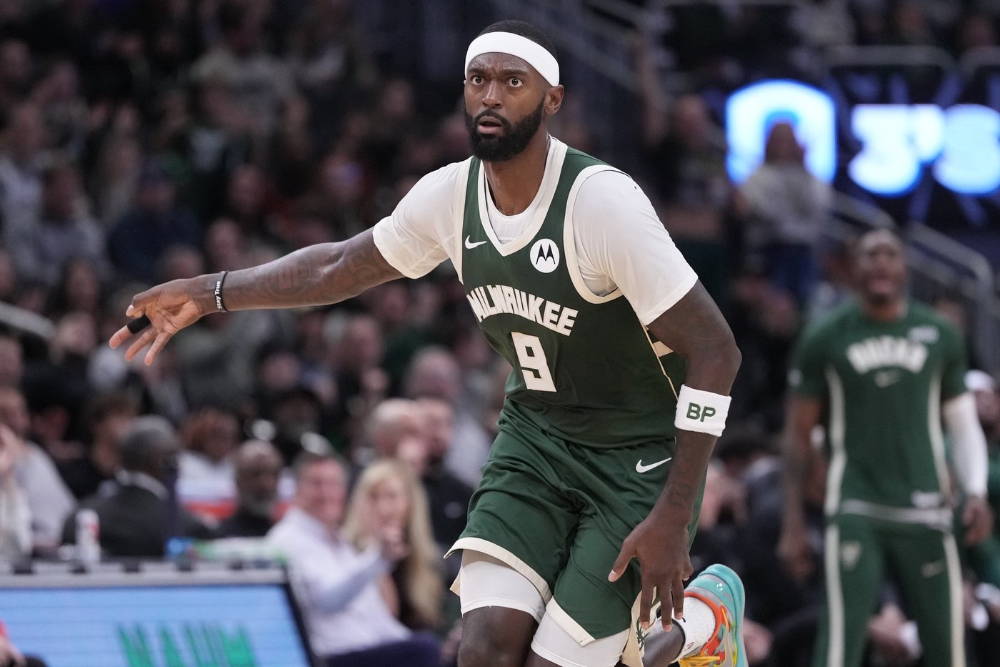 Cunningham helps Pistons breeze past Bucks 129-116 for 12th consecutive victory | iNFOnews.ca