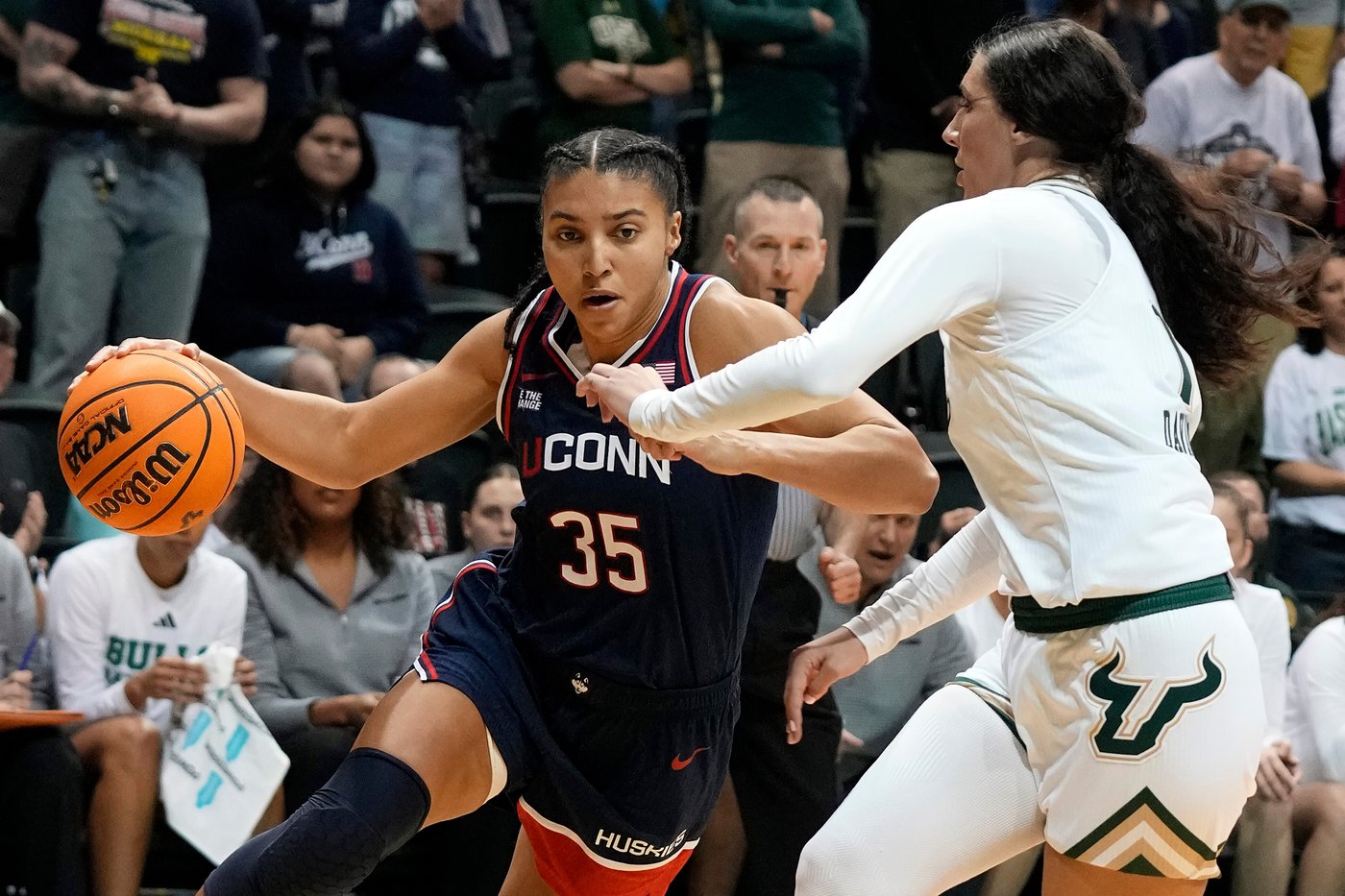 Sarah Strong scores 14 to lead No. 1 UConn over South Florida 85-51 | iNFOnews.ca
