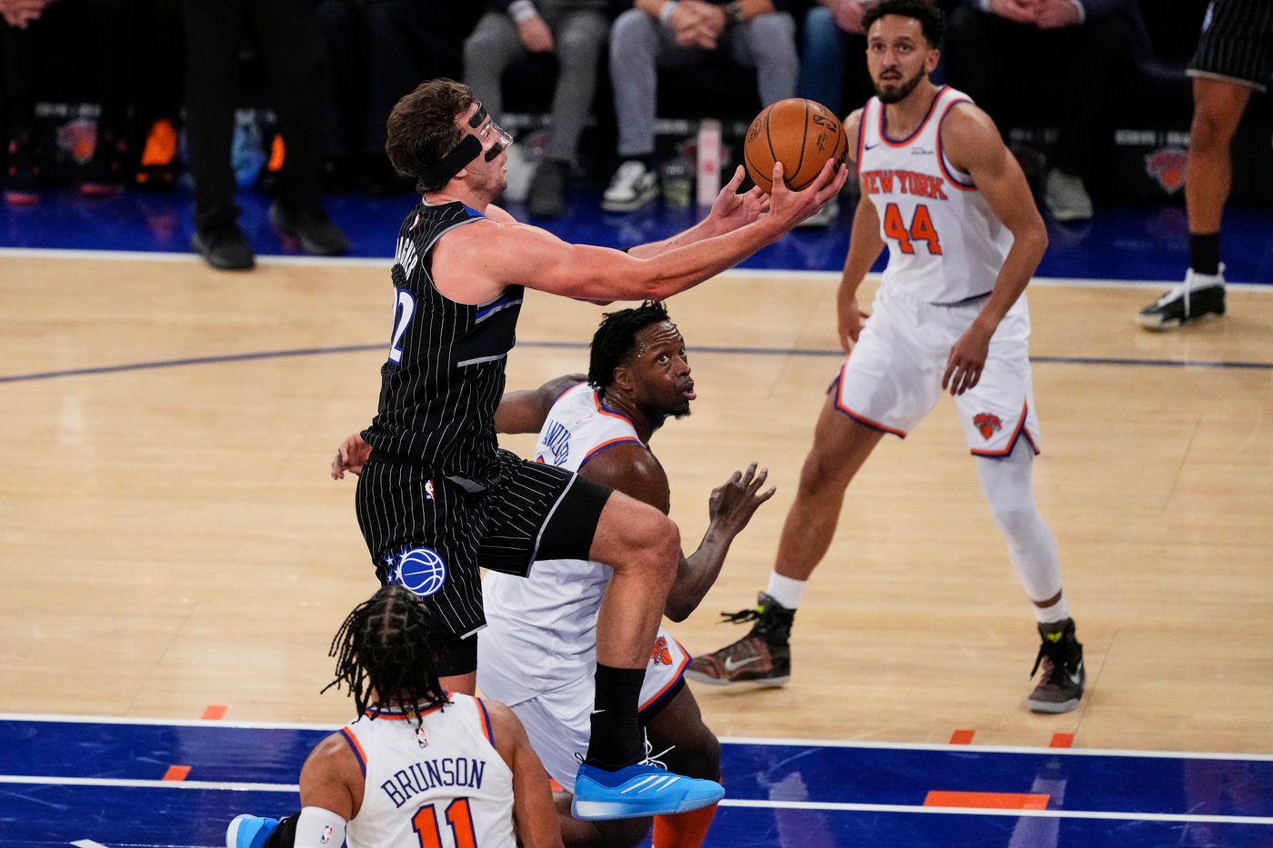 Magic snap Knicks' five-game win streak, hand them their first home loss with a 124-107 victory | iNFOnews.ca Magic snap Knicks' five-game win streak, hand them their first home loss with a 124-107 victory | iNFOnews.ca