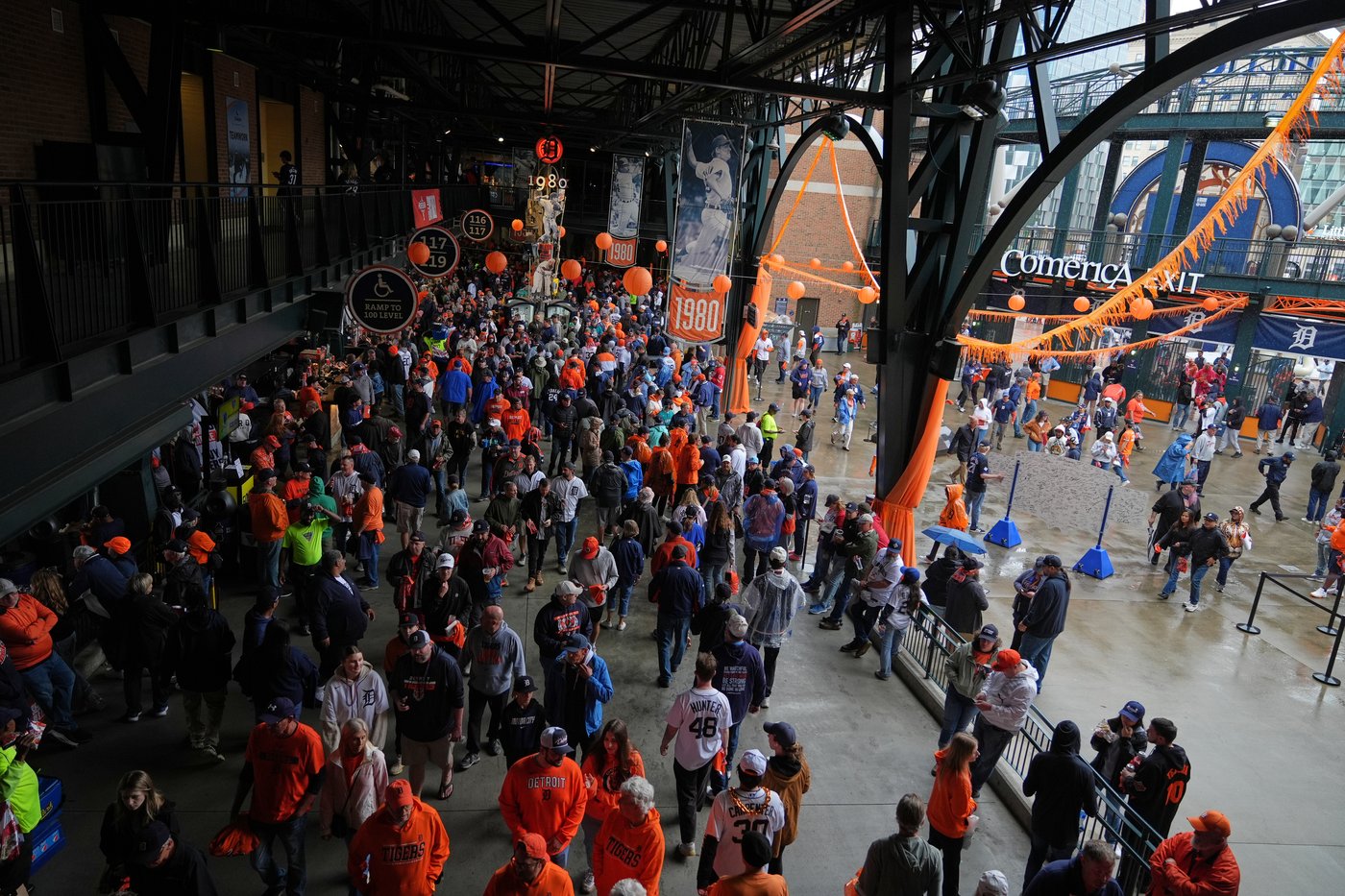 Tigers-Mariners ALDS Game 3 starts after nearly 3-hour delay, moves to FS2, MLB Network, Fox One App | iNFOnews.ca Tigers-Mariners ALDS Game 3 starts after nearly 3-hour delay, moves to FS2, MLB Network, Fox One App | iNFOnews.ca