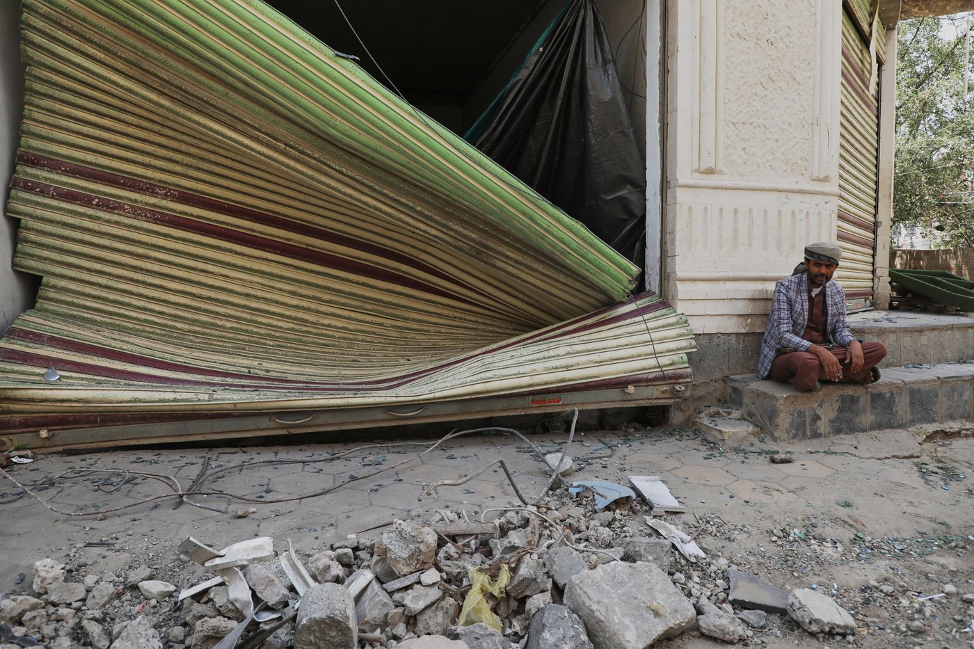 Israeli strikes on Yemen's capital kill at least 9 people and injure scores, the Houthi rebels say | iNFOnews.ca