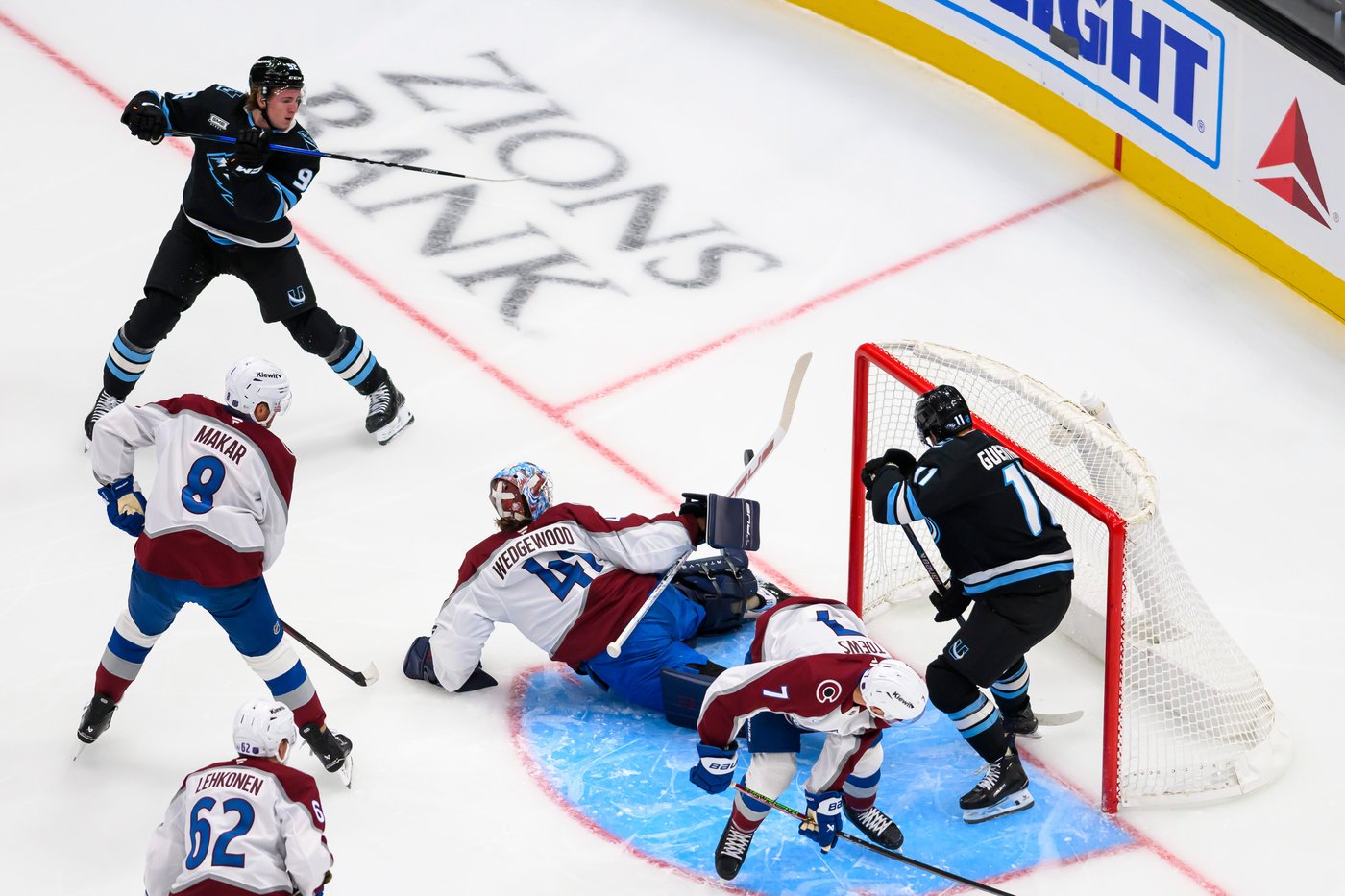 Guenther scores in OT to lift Mammoth over Avalanche, 4-3 | iNFOnews.ca