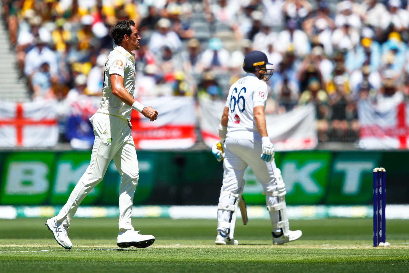 Starc takes a career-best 7 wickets as Australia dismisses England for 172 on Day 1 of the Ashes | iNFOnews.ca