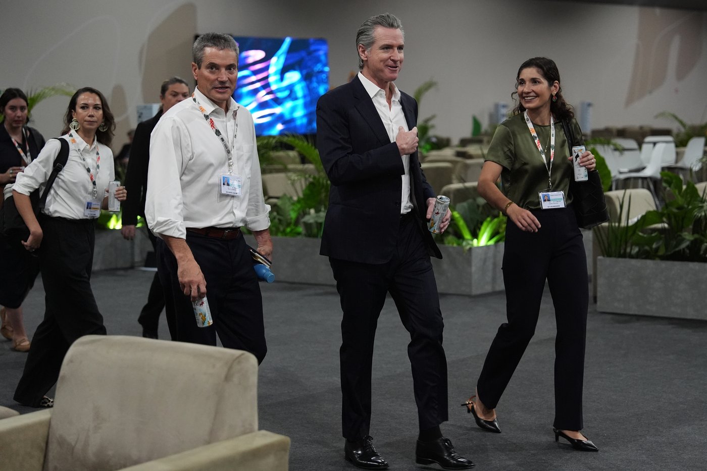 Newsom tells AP the eight senators who struck the shutdown deal aren't alarmed enough about Trump | iNFOnews.ca